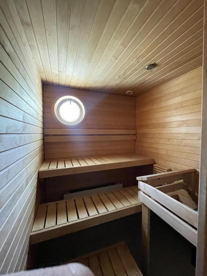 One-bedroom 66m2 apartment with sauna and parking