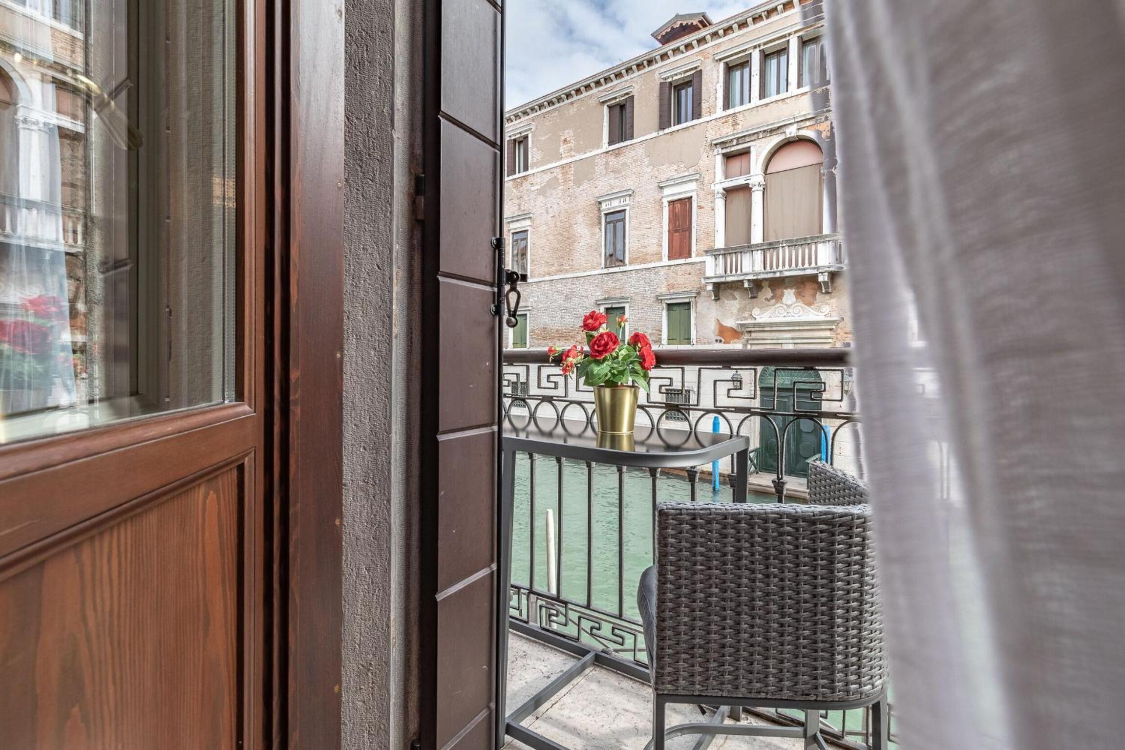 Italian Experience-Riva degli Schiavoni Boutique Apartment