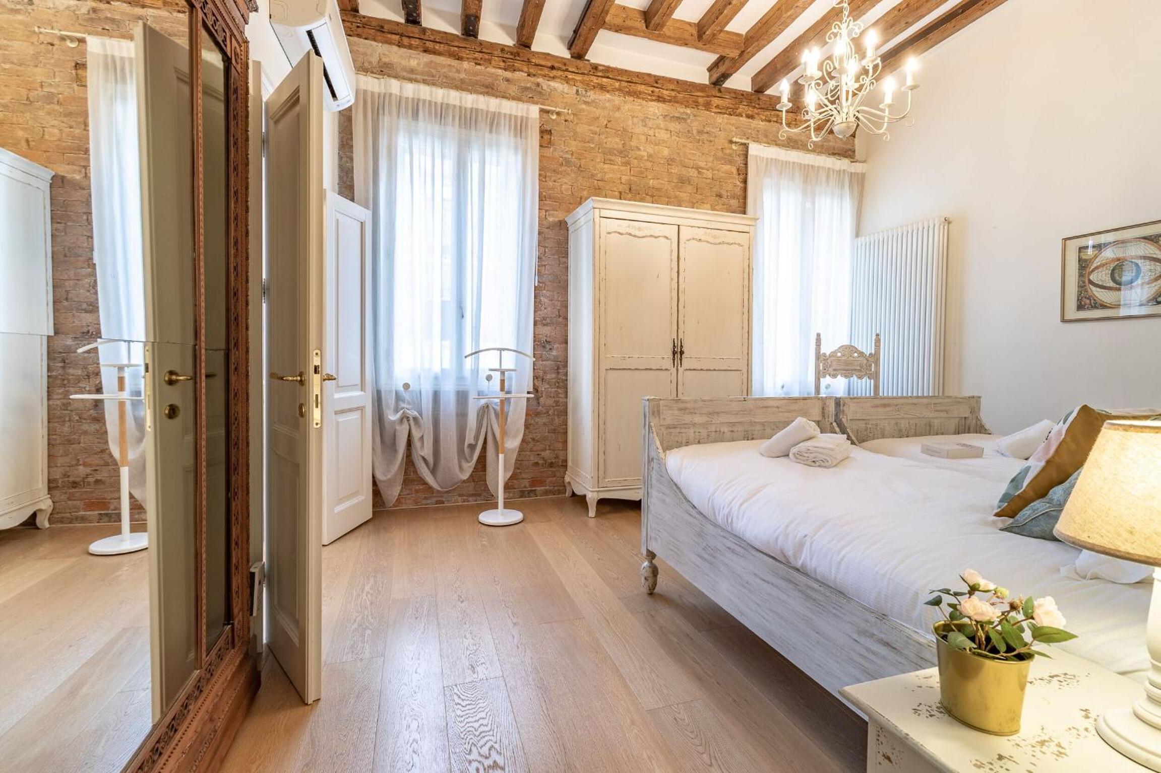 Italian Experience-Riva degli Schiavoni Boutique Apartment