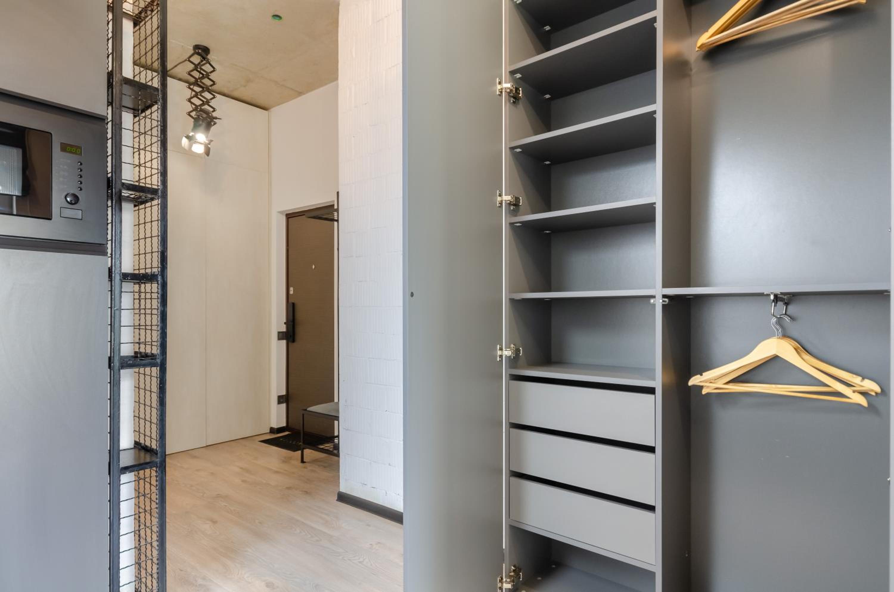ДДД! 12-131b Yaroslaviv Grad, Bulvarno Kudriavska 17, Kyiv centre, Golden Gate metro nearby, panoramic city view, 15 kW backup power, Petrovdom Apartment view 3