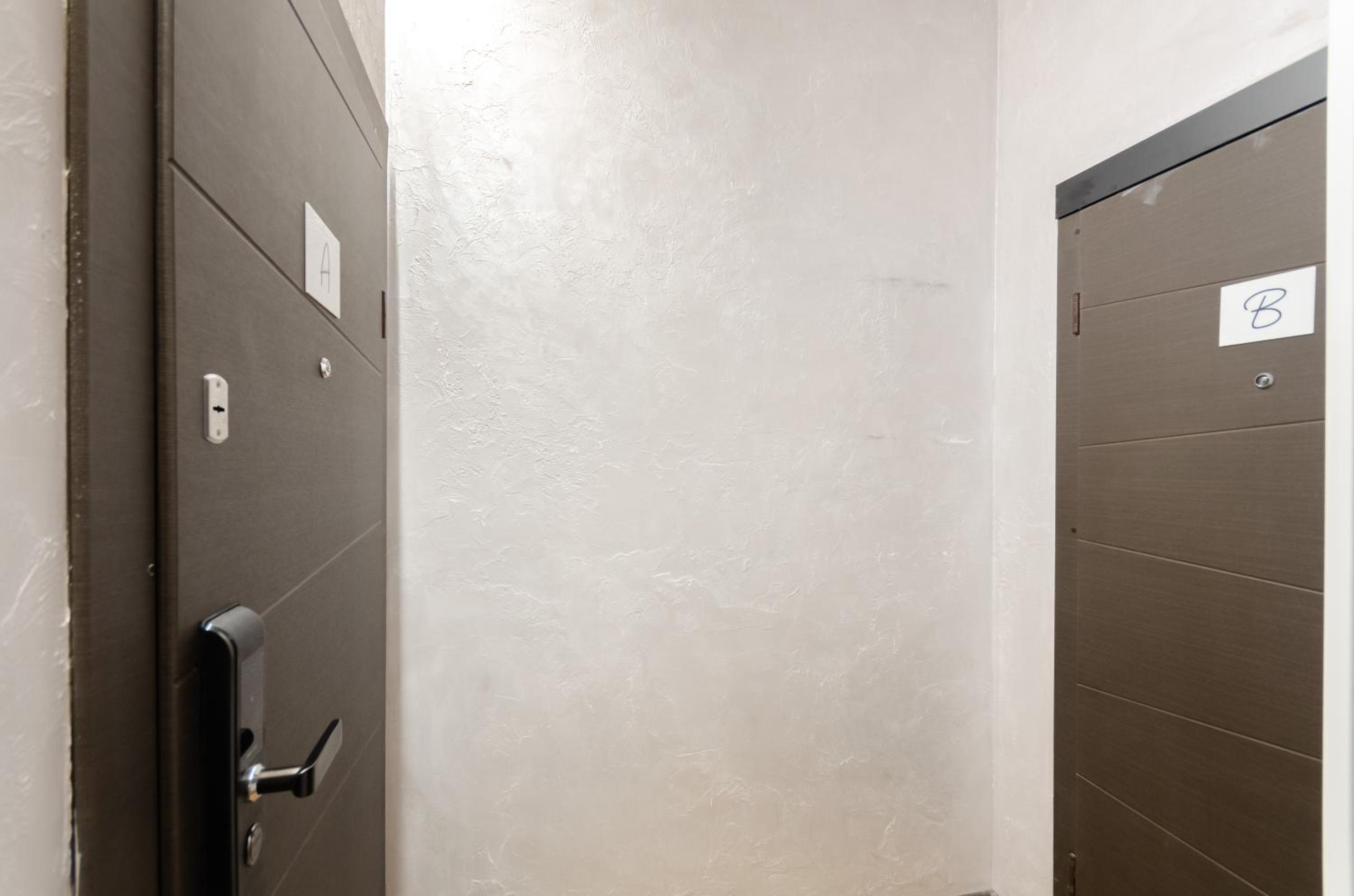 ДДД! 12-131b Yaroslaviv Grad, Bulvarno Kudriavska 17, Kyiv centre, Golden Gate metro nearby, panoramic city view, 15 kW backup power, Petrovdom Apartment view 2