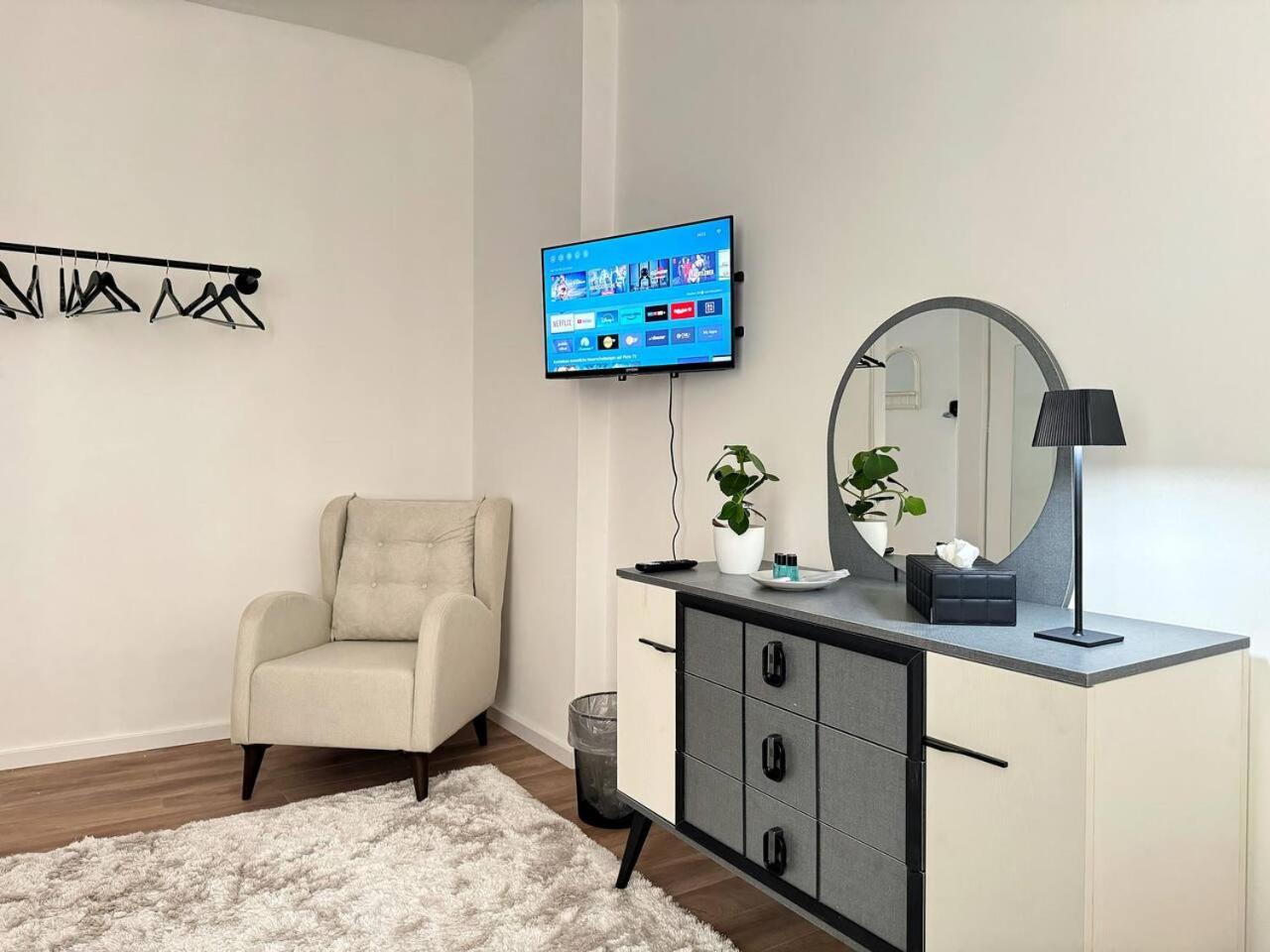HolidayHome Apartments I Stylish Private Room in the Heart of Berlin-Kreuzberg!