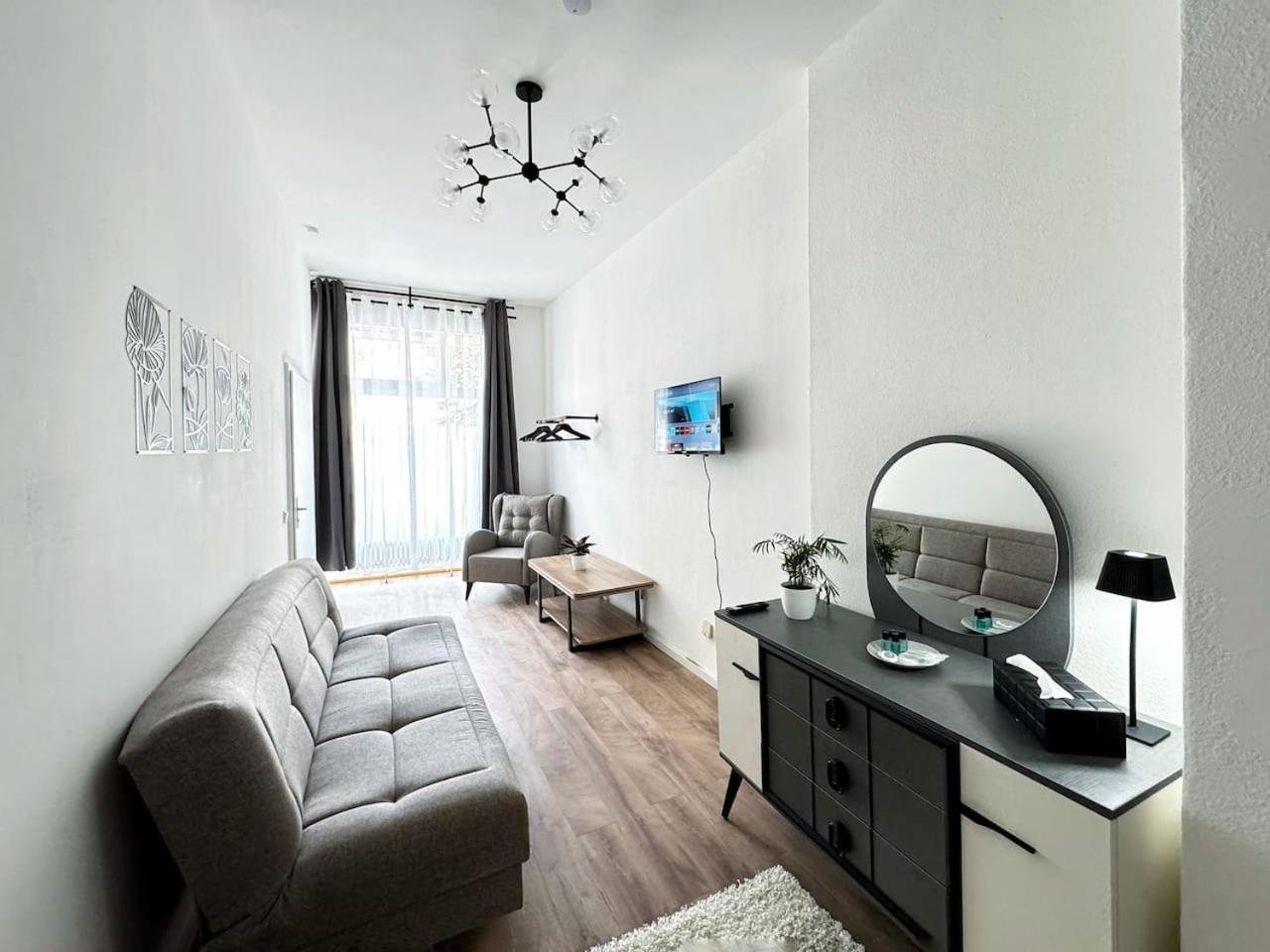 HolidayHome Apartments I Large 3 room apartment in the best location in Kreuzberg
