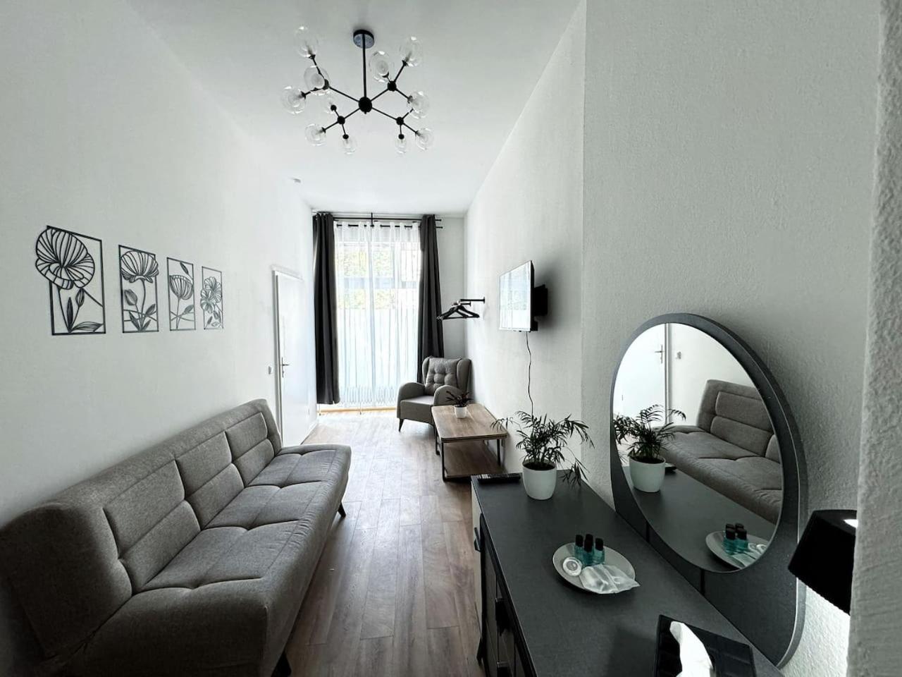HolidayHome Apartments I Large 3 room apartment in the best location in Kreuzberg