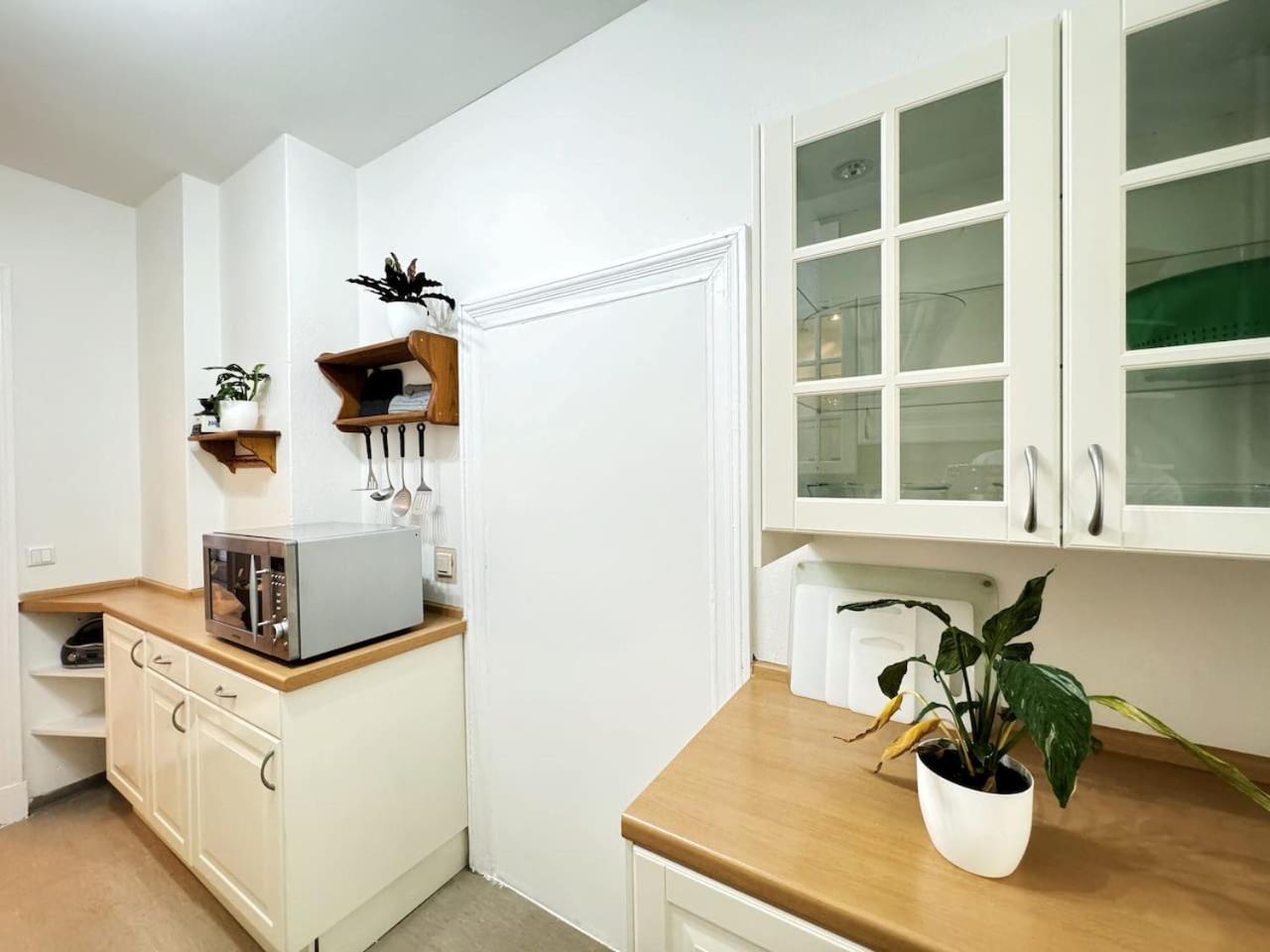 HolidayHome Apartments I Large 3 room apartment in the best location in Kreuzberg