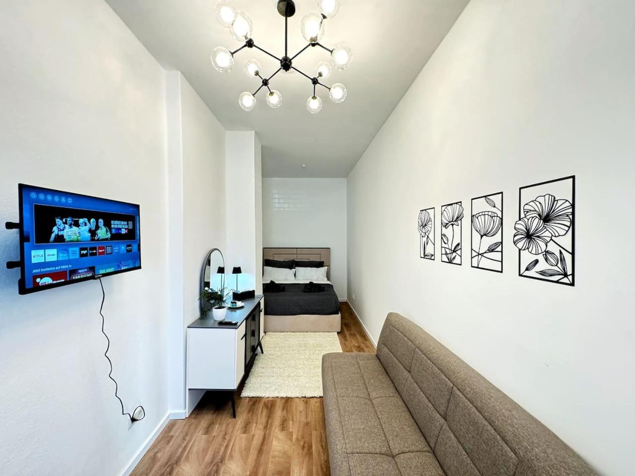 HolidayHome Apartments I Large 3 room apartment in the best location in Kreuzberg