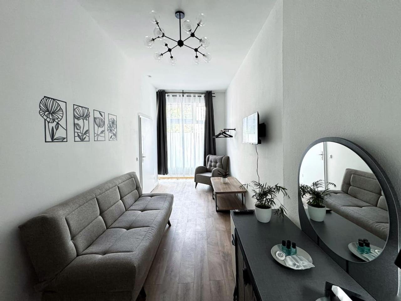 HolidayHome Apartments I Large 3 room apartment in the best location in Kreuzberg