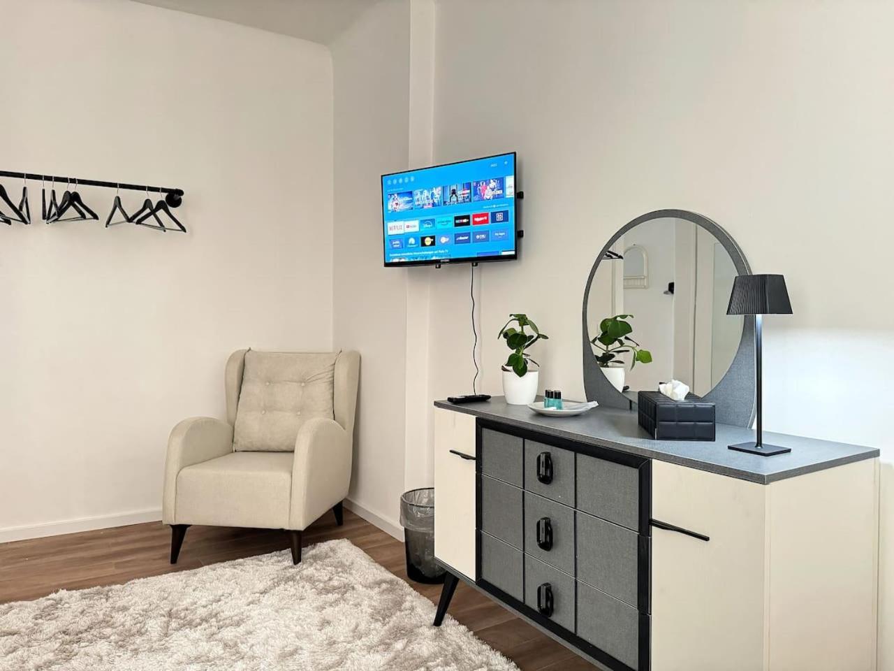 HolidayHome Apartments I Large 3 room apartment in the best location in Kreuzberg