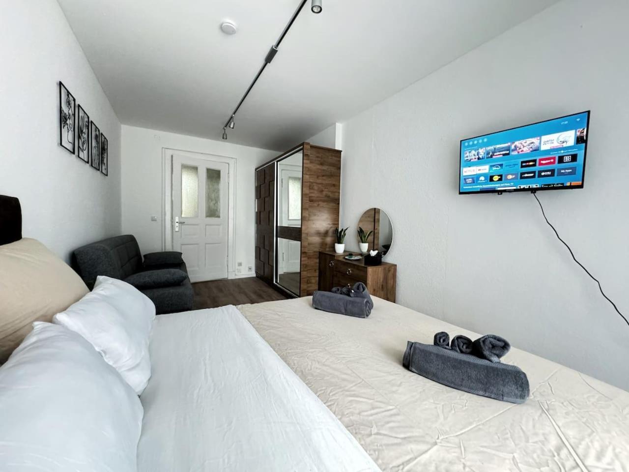 HolidayHome Apartments I Large 3 room apartment in the best location in Kreuzberg