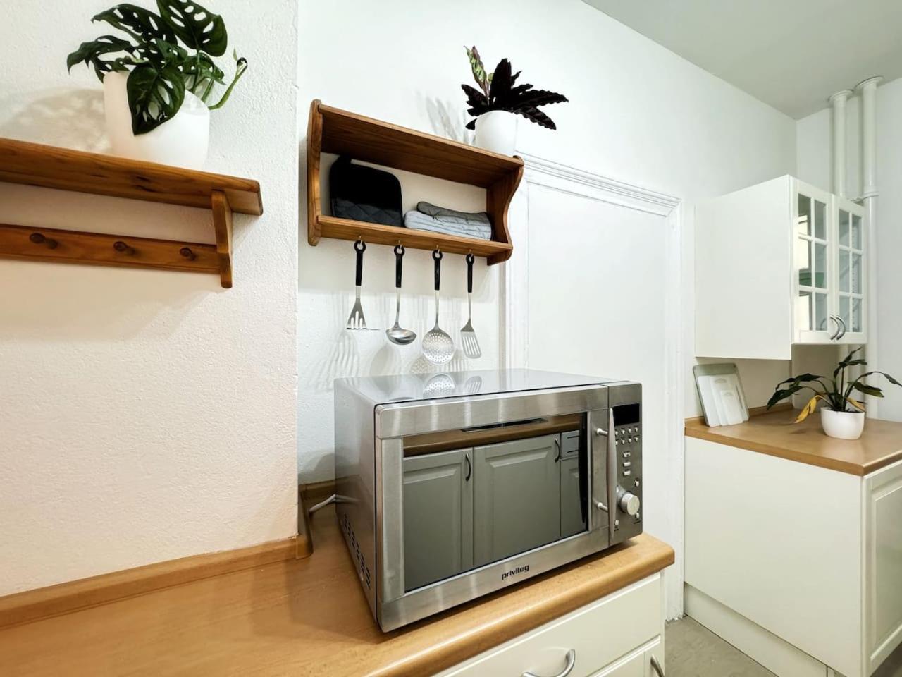 HolidayHome Apartments I Stylish Private Room in Heart of Berlin-Kreuzberg!
