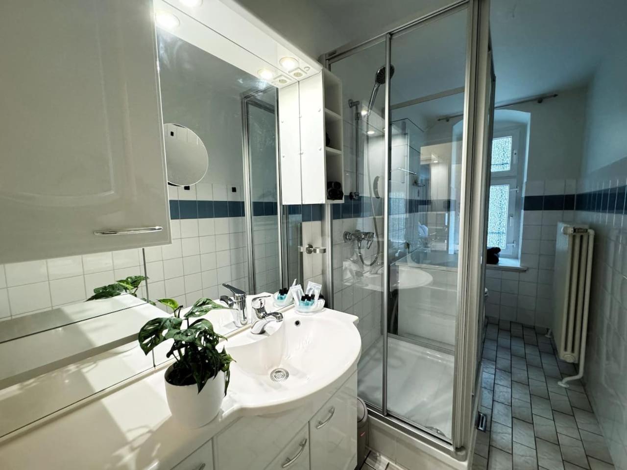 HolidayHome Apartments I Stylish Private Room in Heart of Berlin-Kreuzberg!