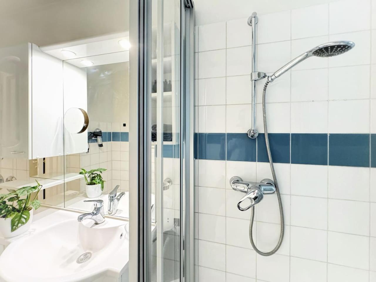 HolidayHome Apartments I Stylish Private Room in Heart of Berlin-Kreuzberg!