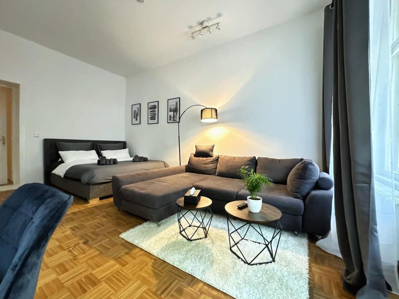 HolidayHome Apartments I Top Design Apartment in Heart of Berlin-Friedrichshain