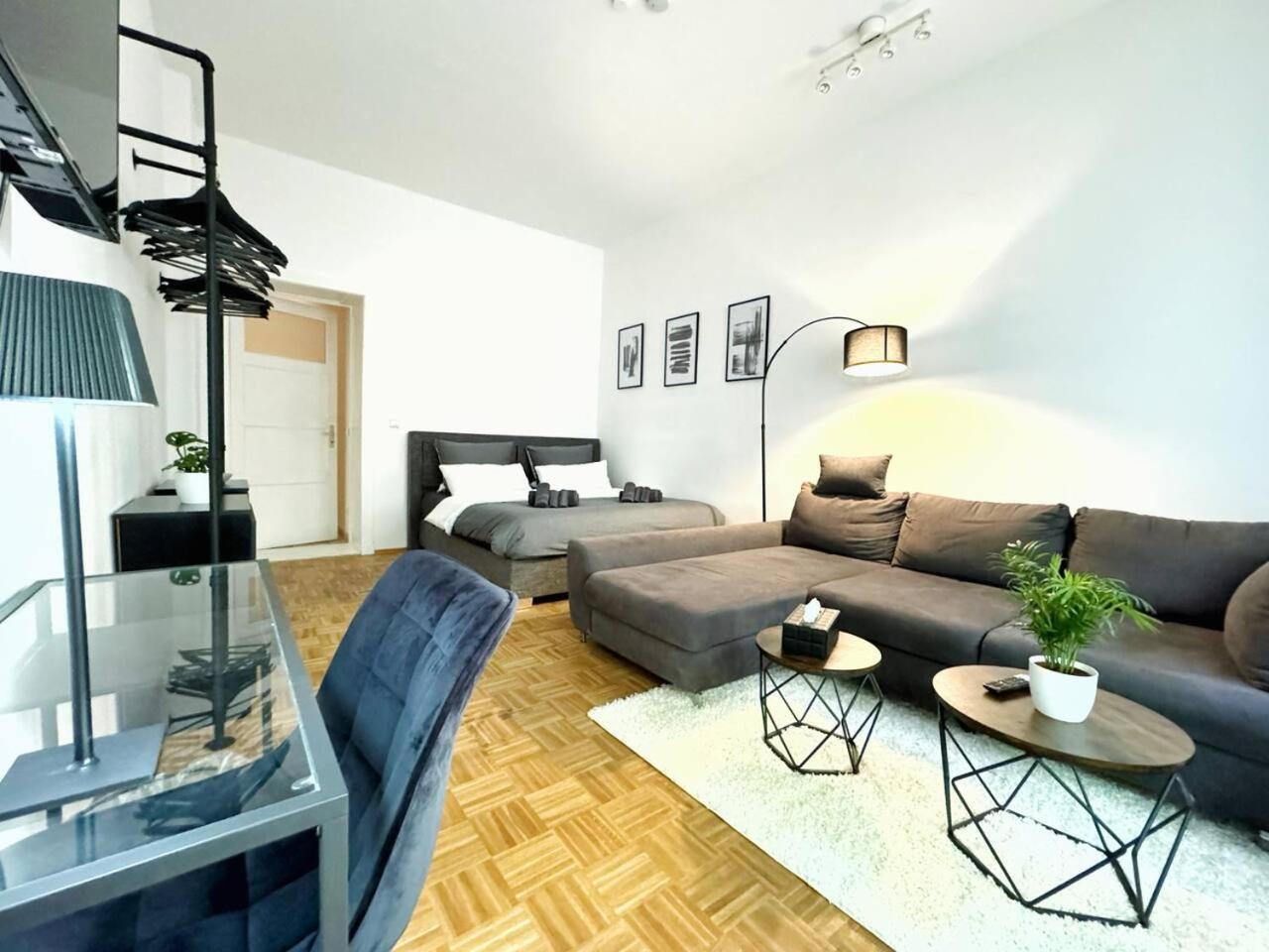 HolidayHome Apartments I Top Design Apartment in Heart of Berlin-Friedrichshain