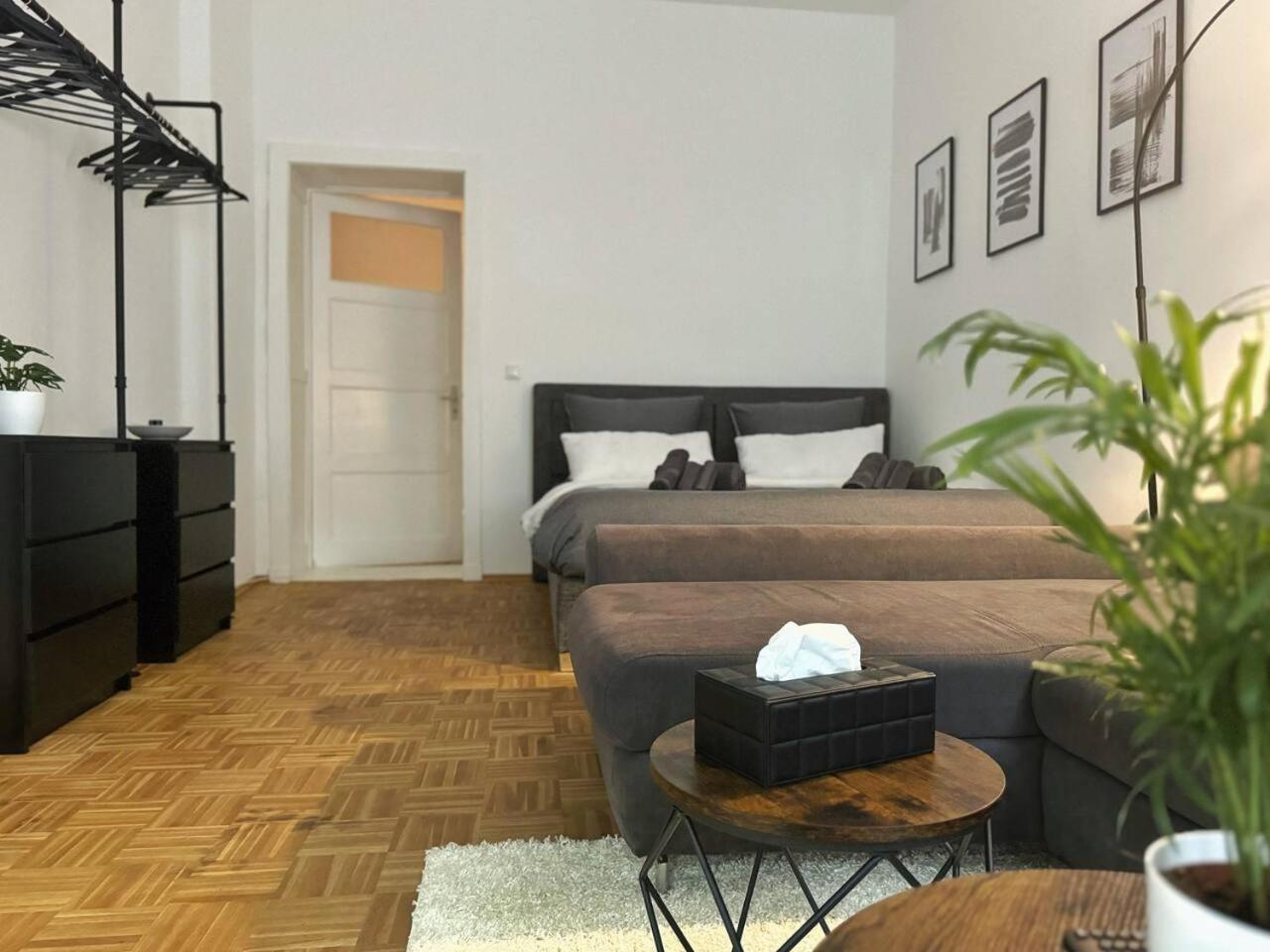 HolidayHome Apartments I Top Design Apartment in Heart of Berlin-Friedrichshain