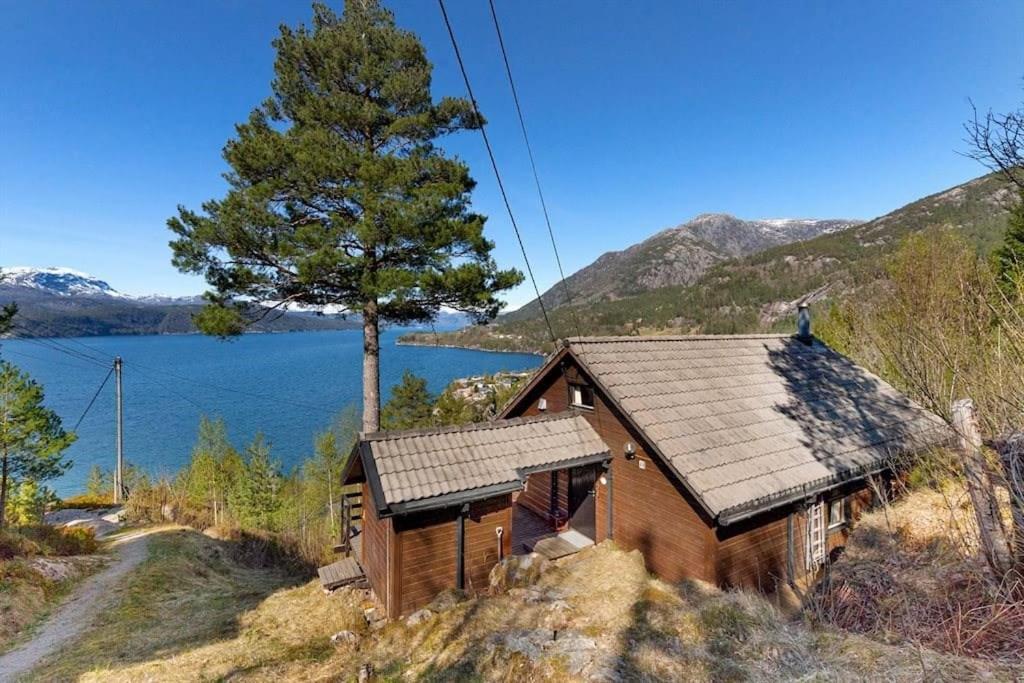 Cozy cabin, minimum 5 nights view 5