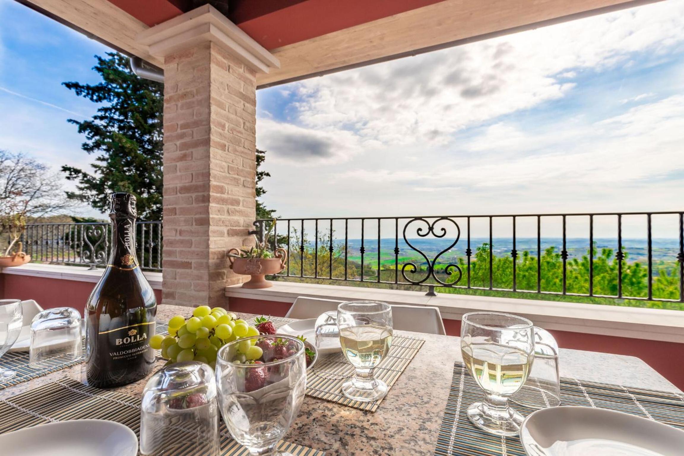 Italian Experience-Alloro Holiday Apartment view 3