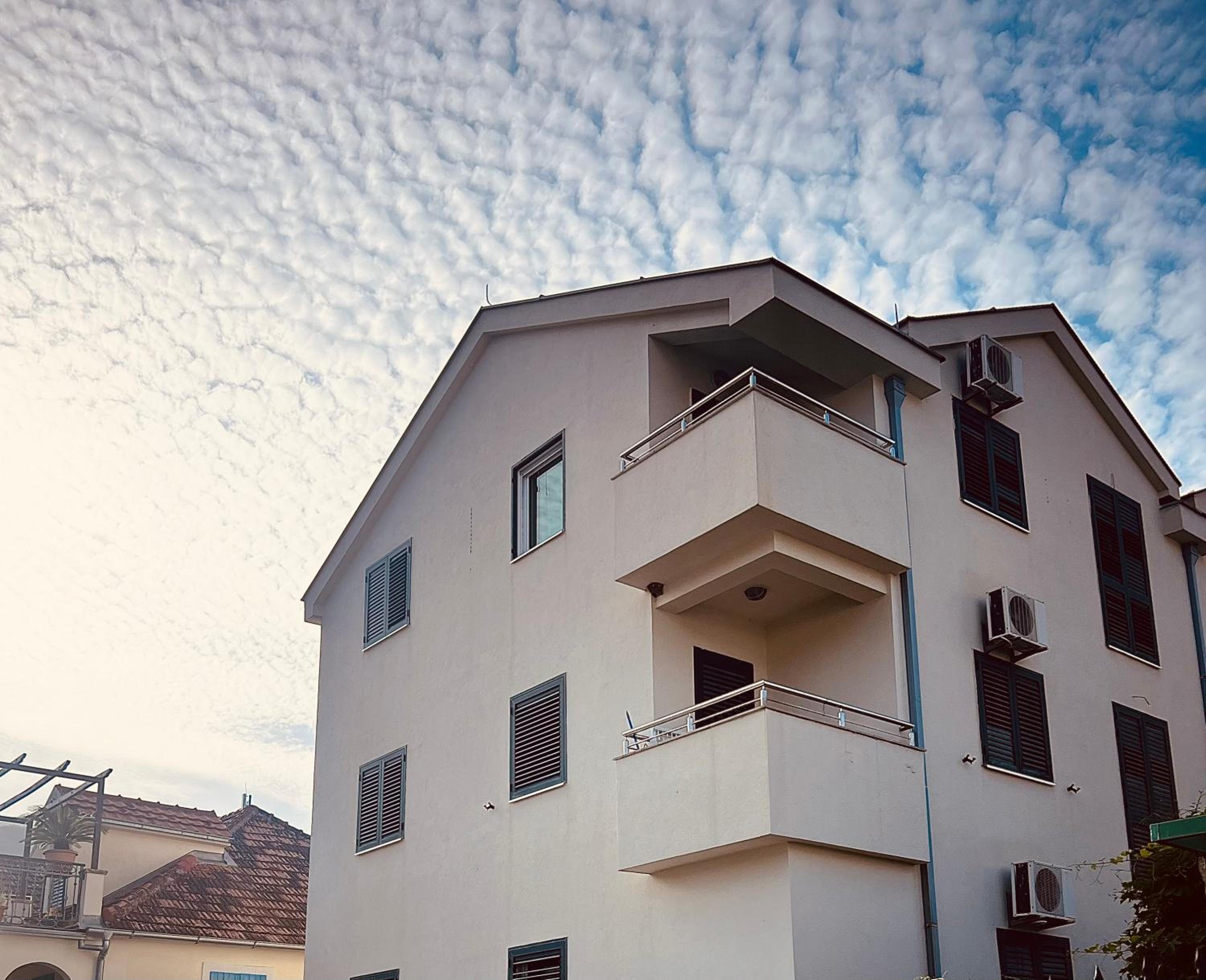 Sunshine Apartment