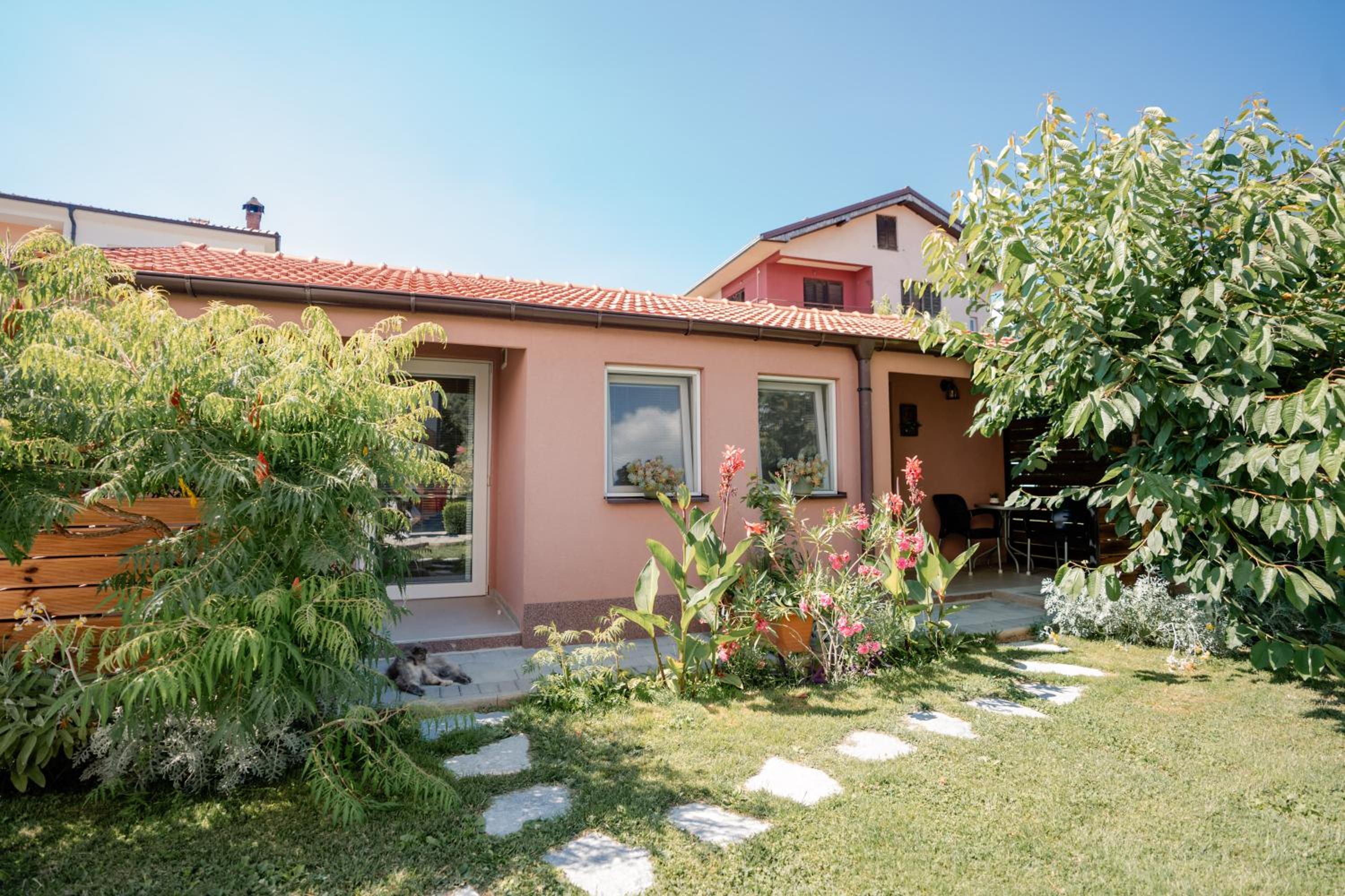 Damjan Apartments