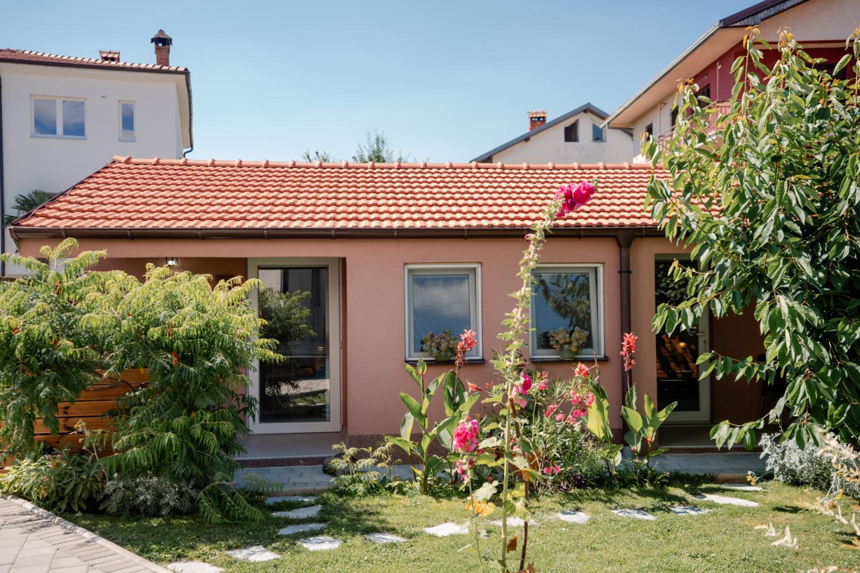 Damjan Apartments