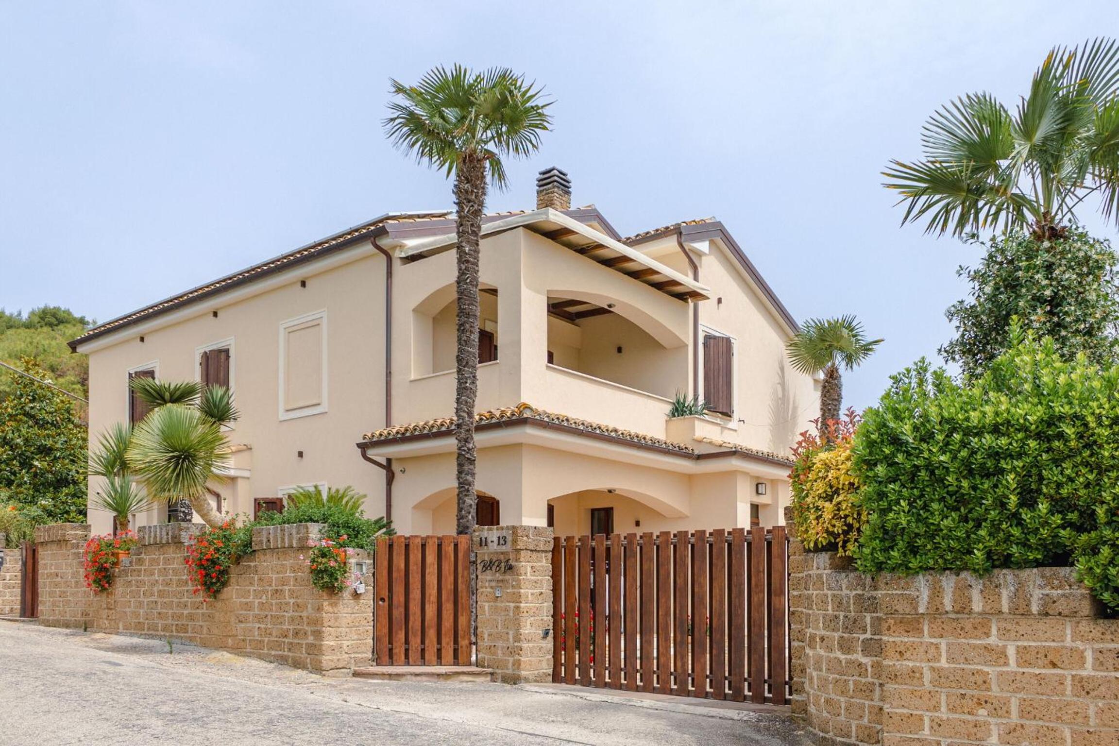 Italian Experience- Cyca Holiday Home view 3