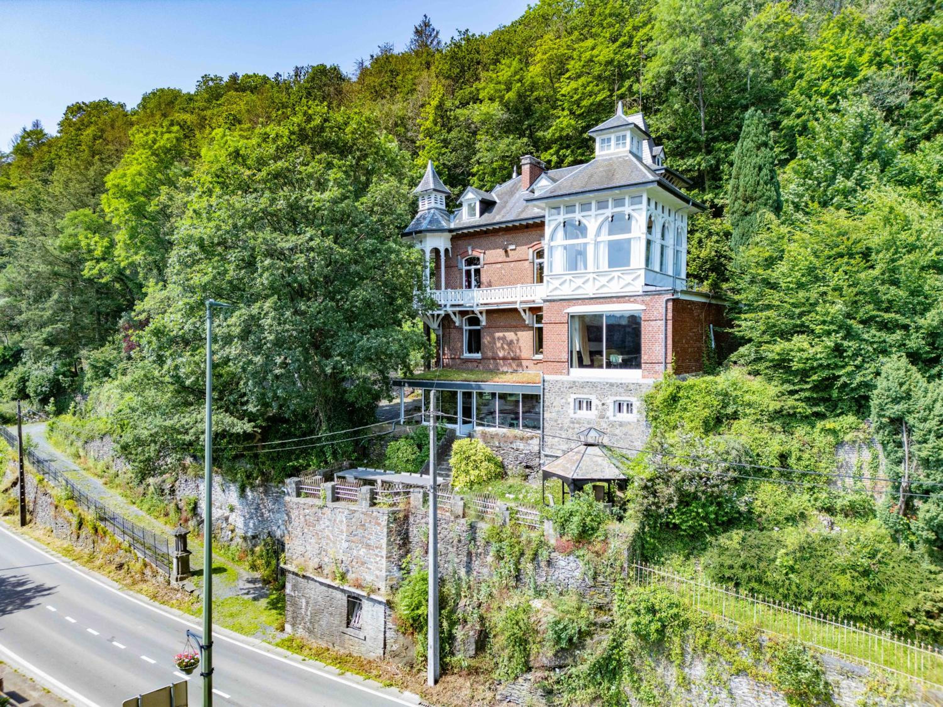 Château Constance, 19 personnes