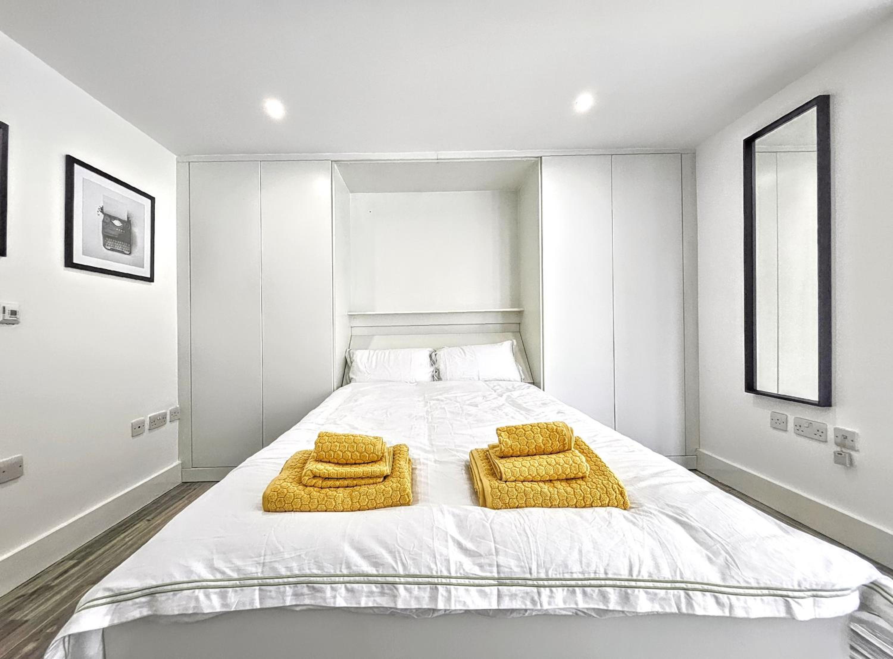 City Waterside, Old Street, Angel, Entire Private Apartment