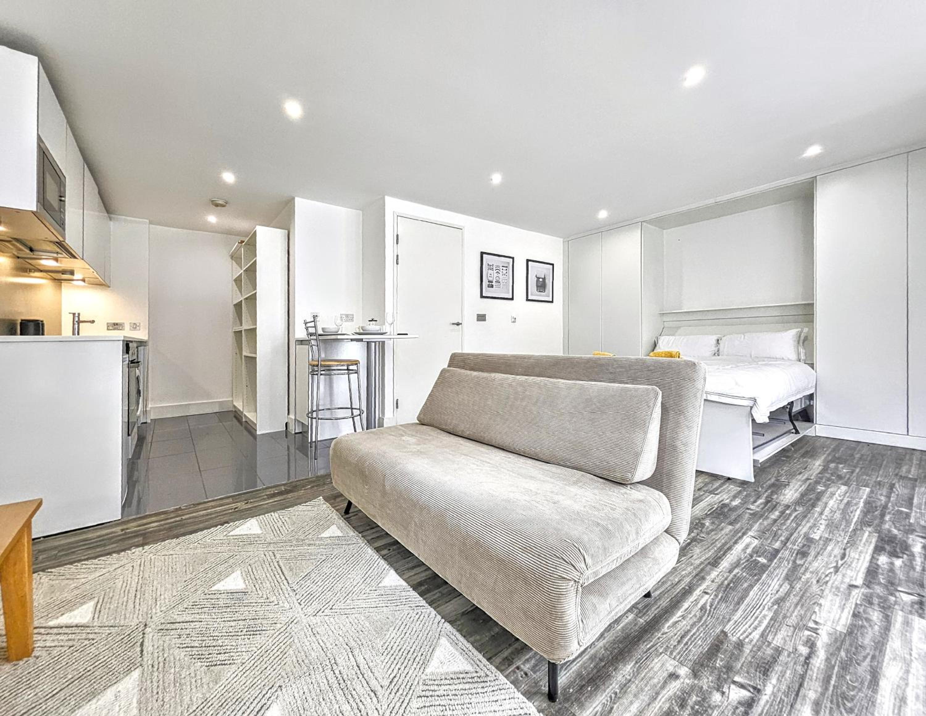 City Waterside, Old Street, Angel, Entire Private Apartment
