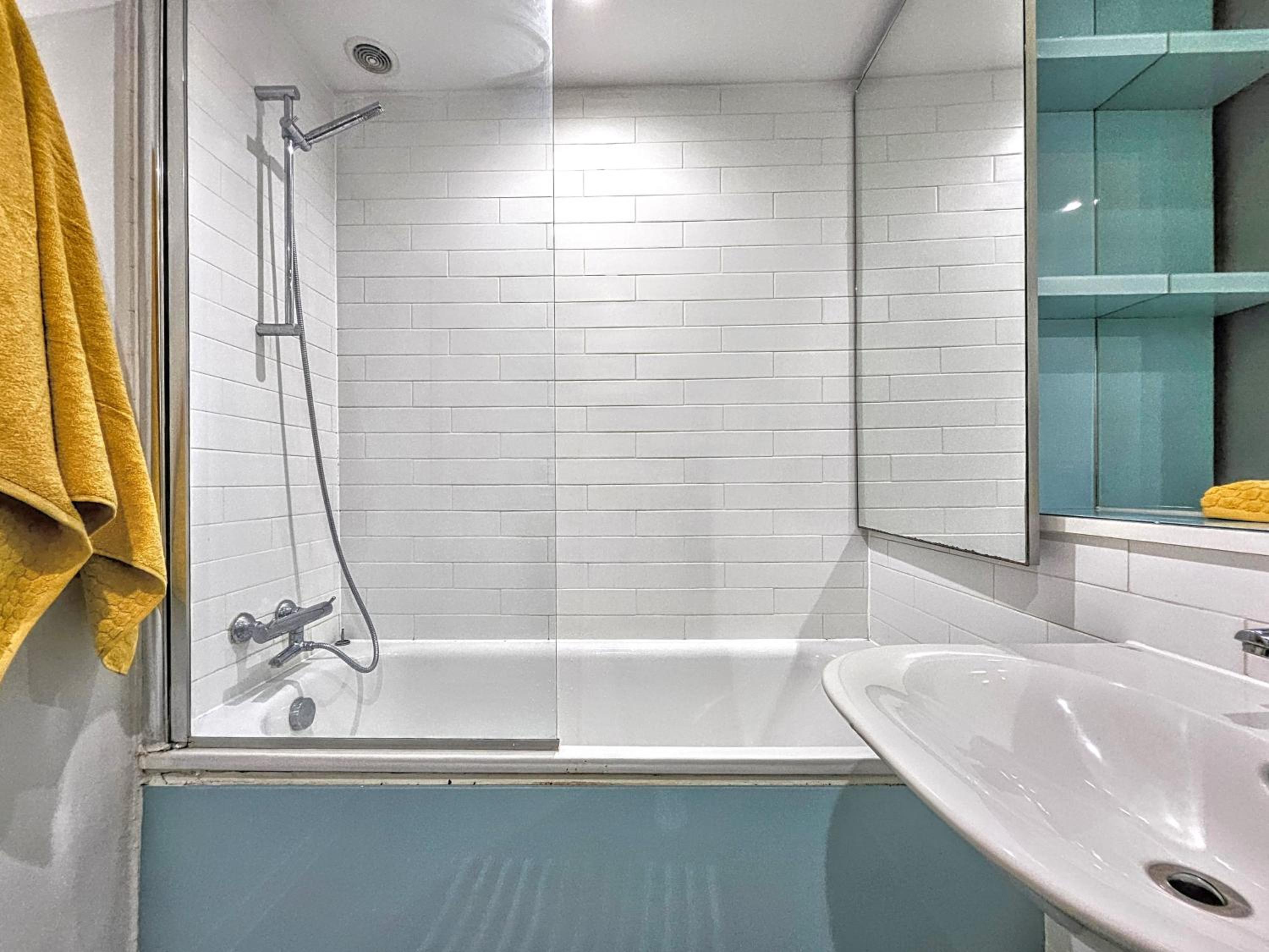 City Waterside, Old Street, Angel, Entire Private Apartment