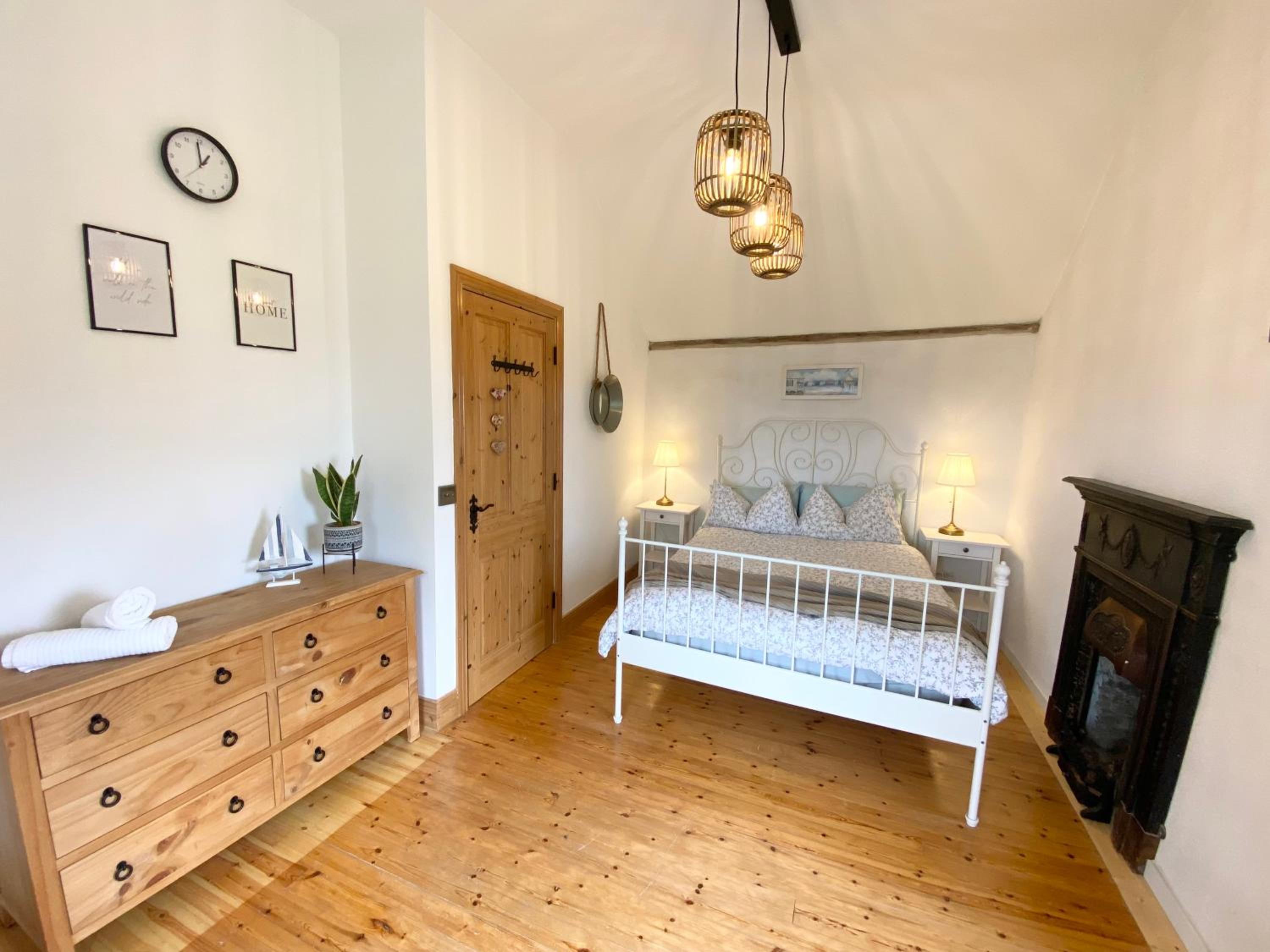Laughing Seagull Cottage - Sea Views and Sauna