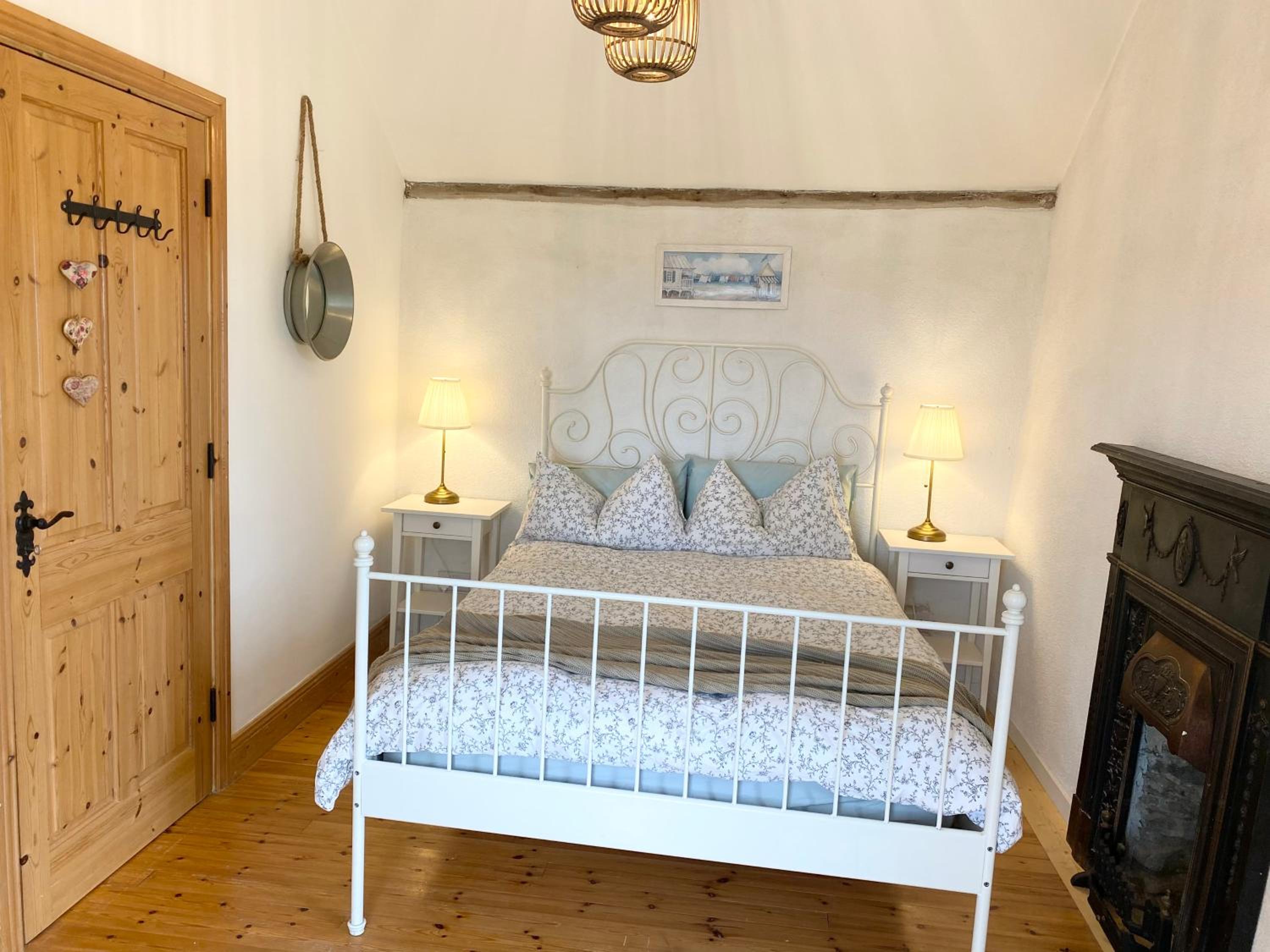 Laughing Seagull Cottage - Sea Views and Sauna