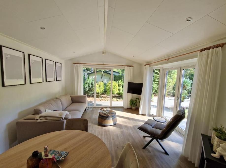 Prachtig chalet op heerlijke plek view 2