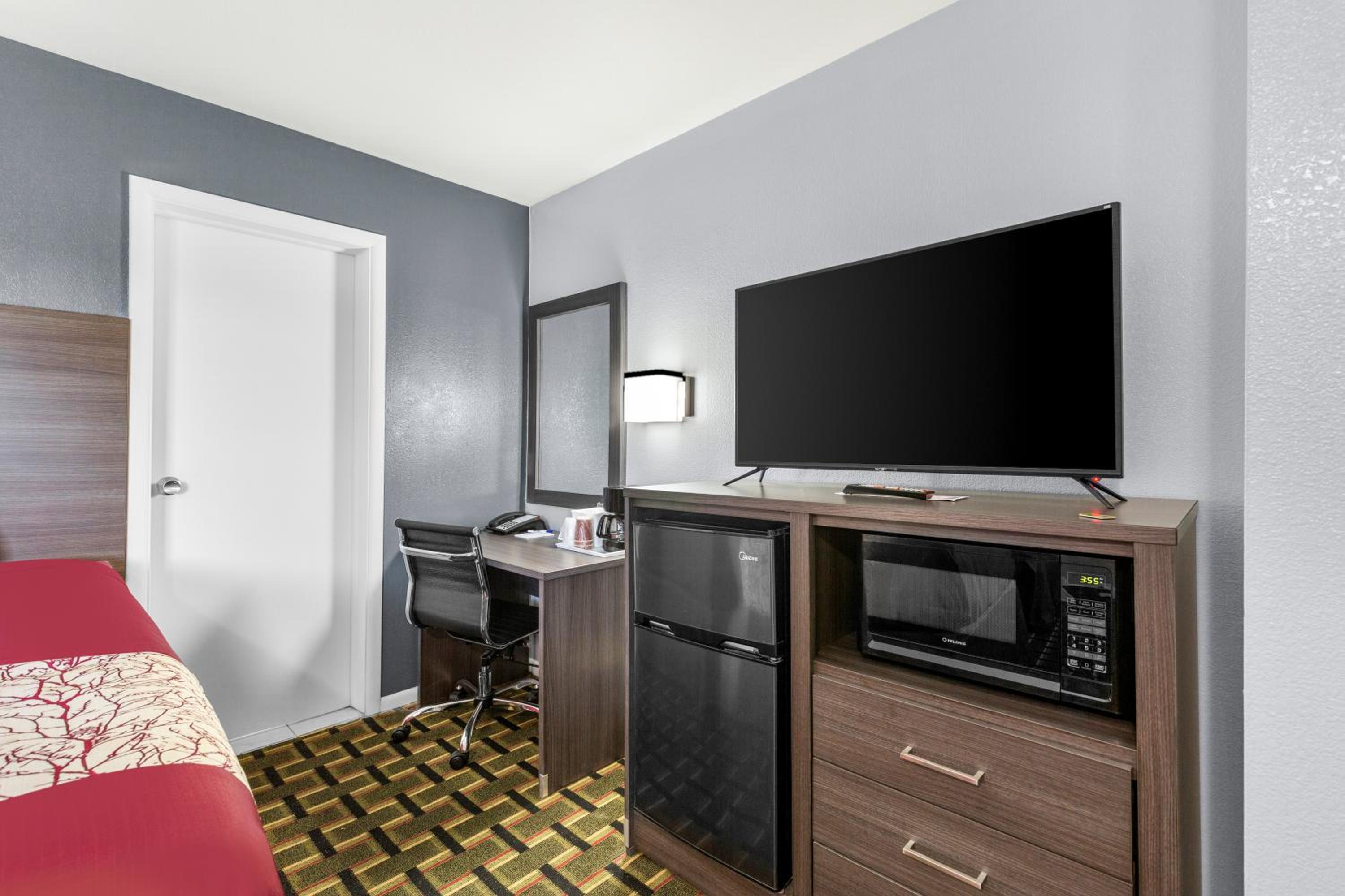 Americas Best Value Inn Belleville view 2