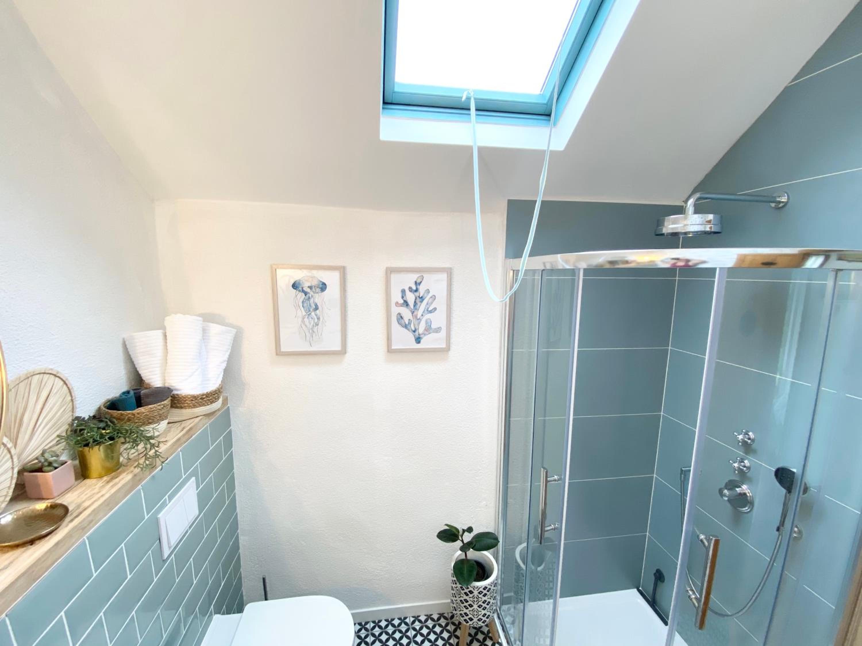 Laughing Seagull Cottage - Sea Views and Sauna