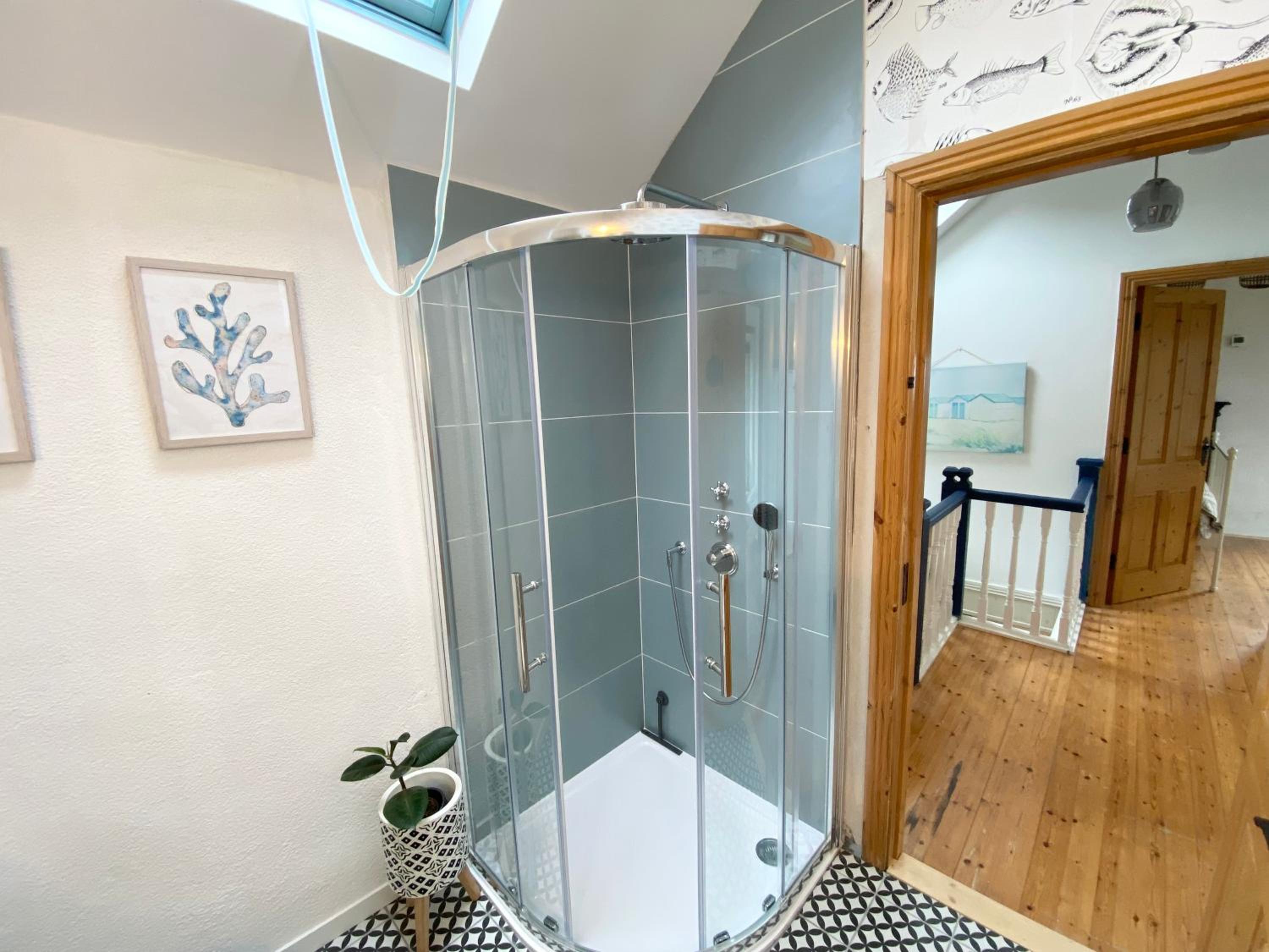 Laughing Seagull Cottage - Sea Views and Sauna