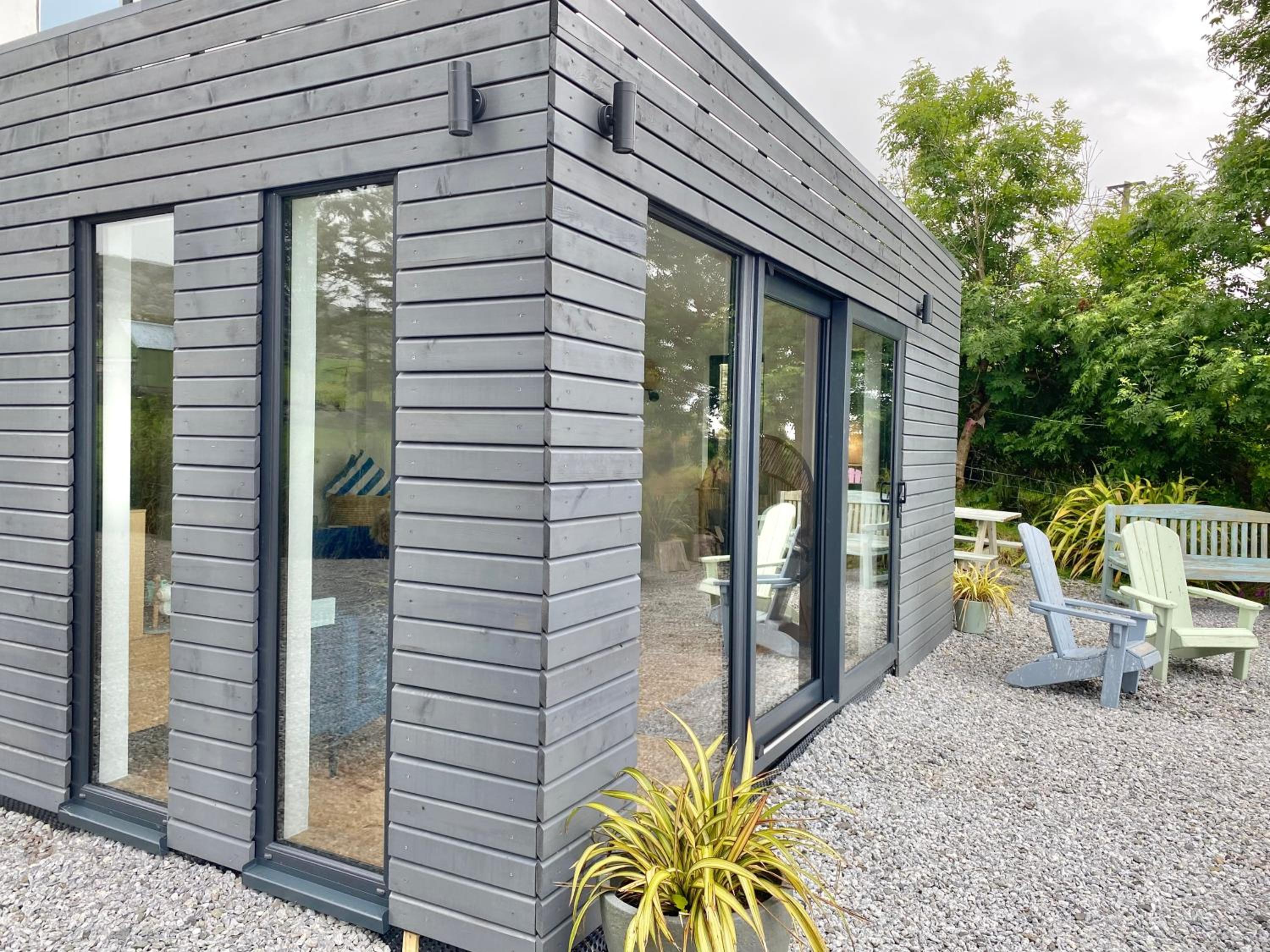 Laughing Seagull Cottage - Sea Views and Sauna