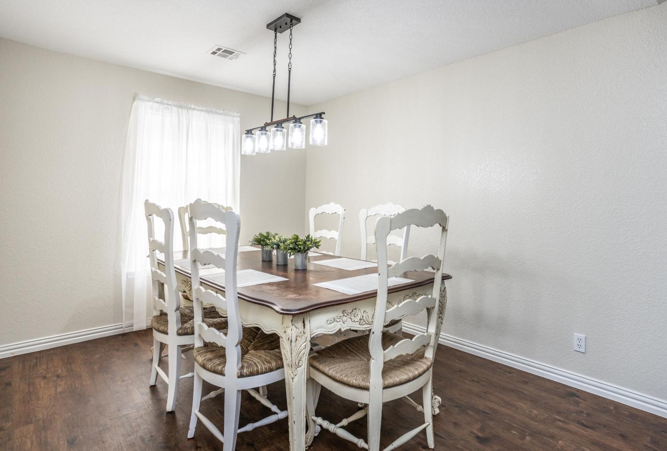 3-bedroom 2 bath With Hot Tub Near Winstar view 5
