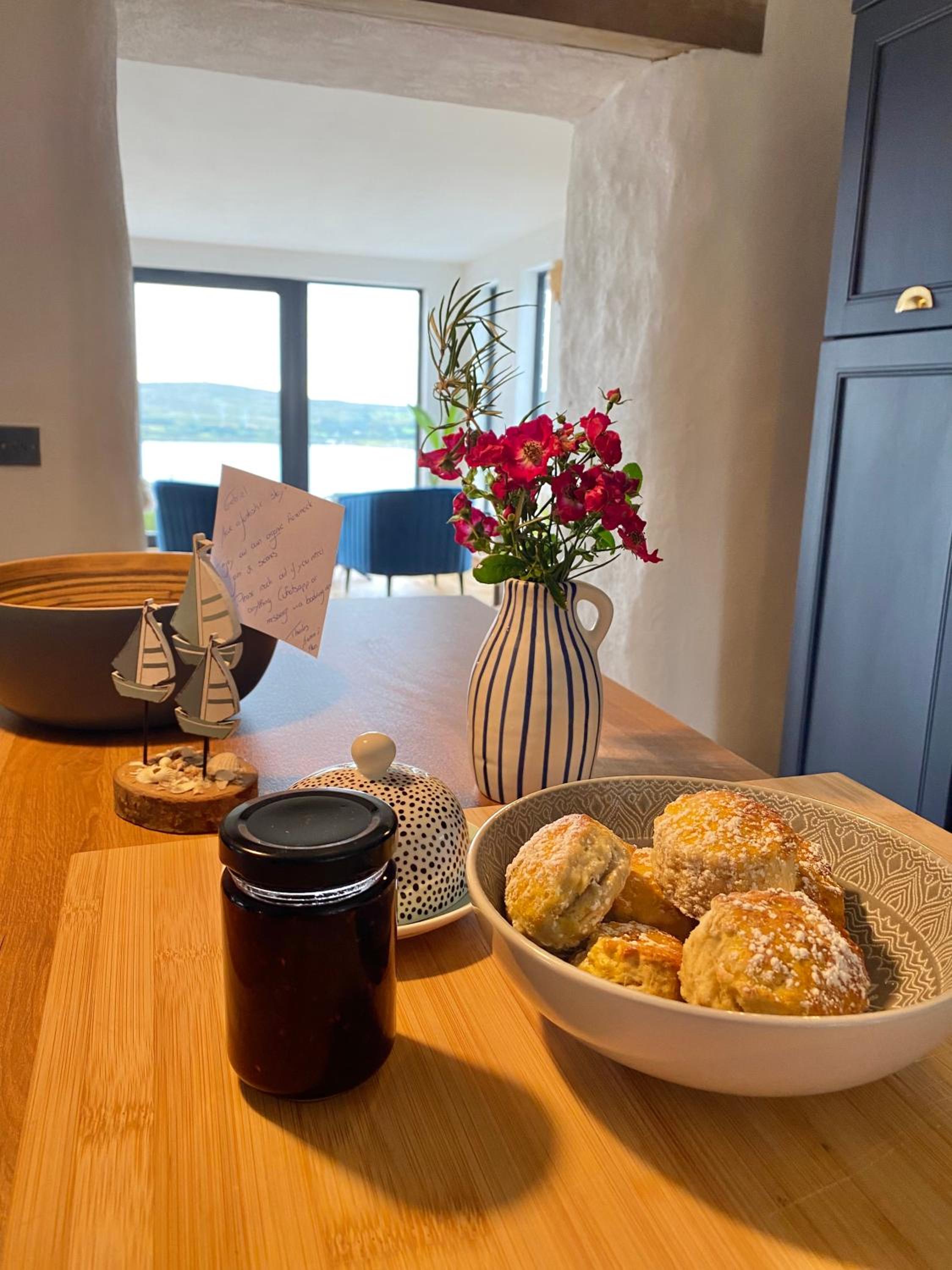 Laughing Seagull Cottage - Sea Views and Sauna