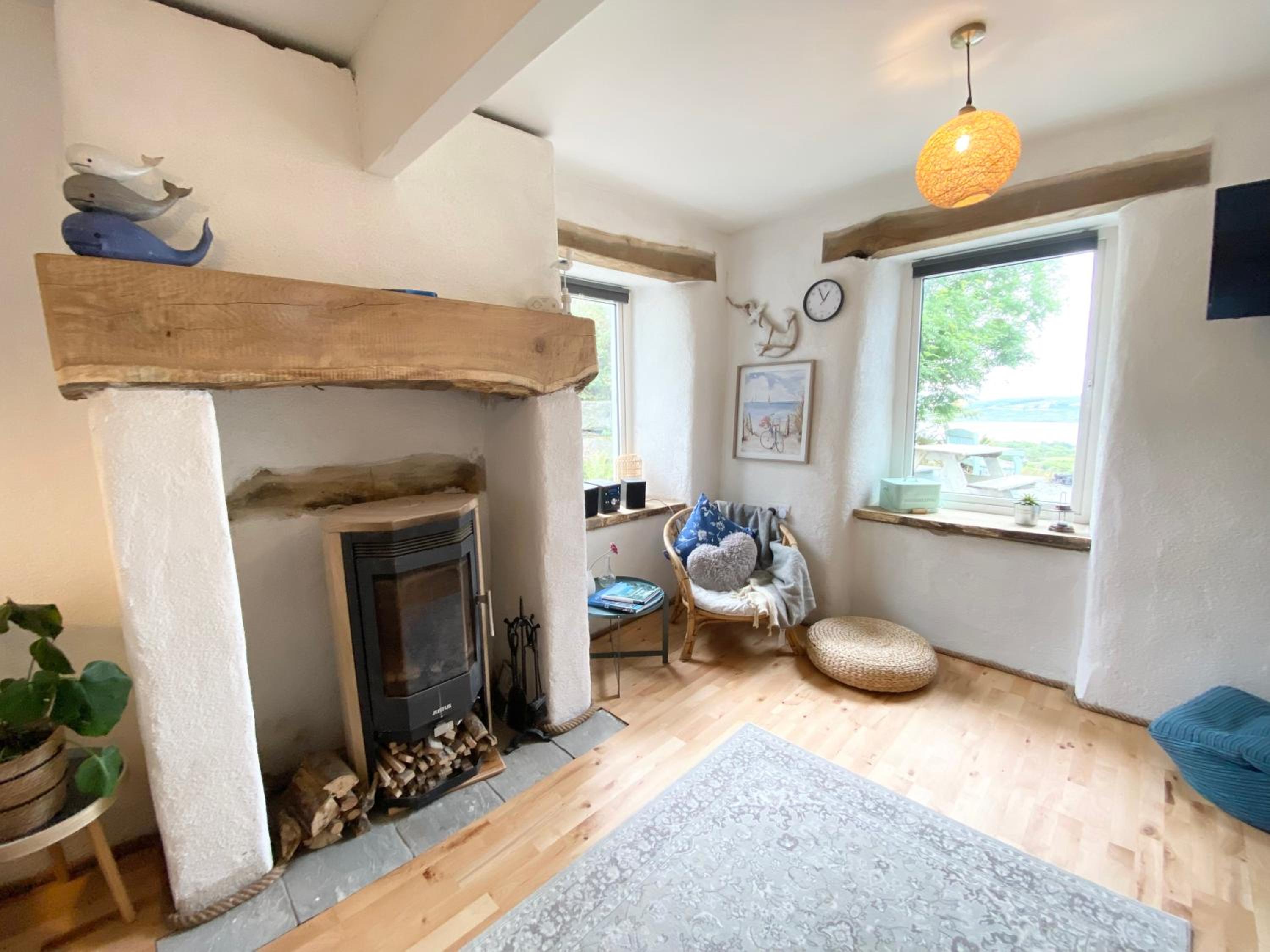 Laughing Seagull Cottage - Sea Views and Sauna