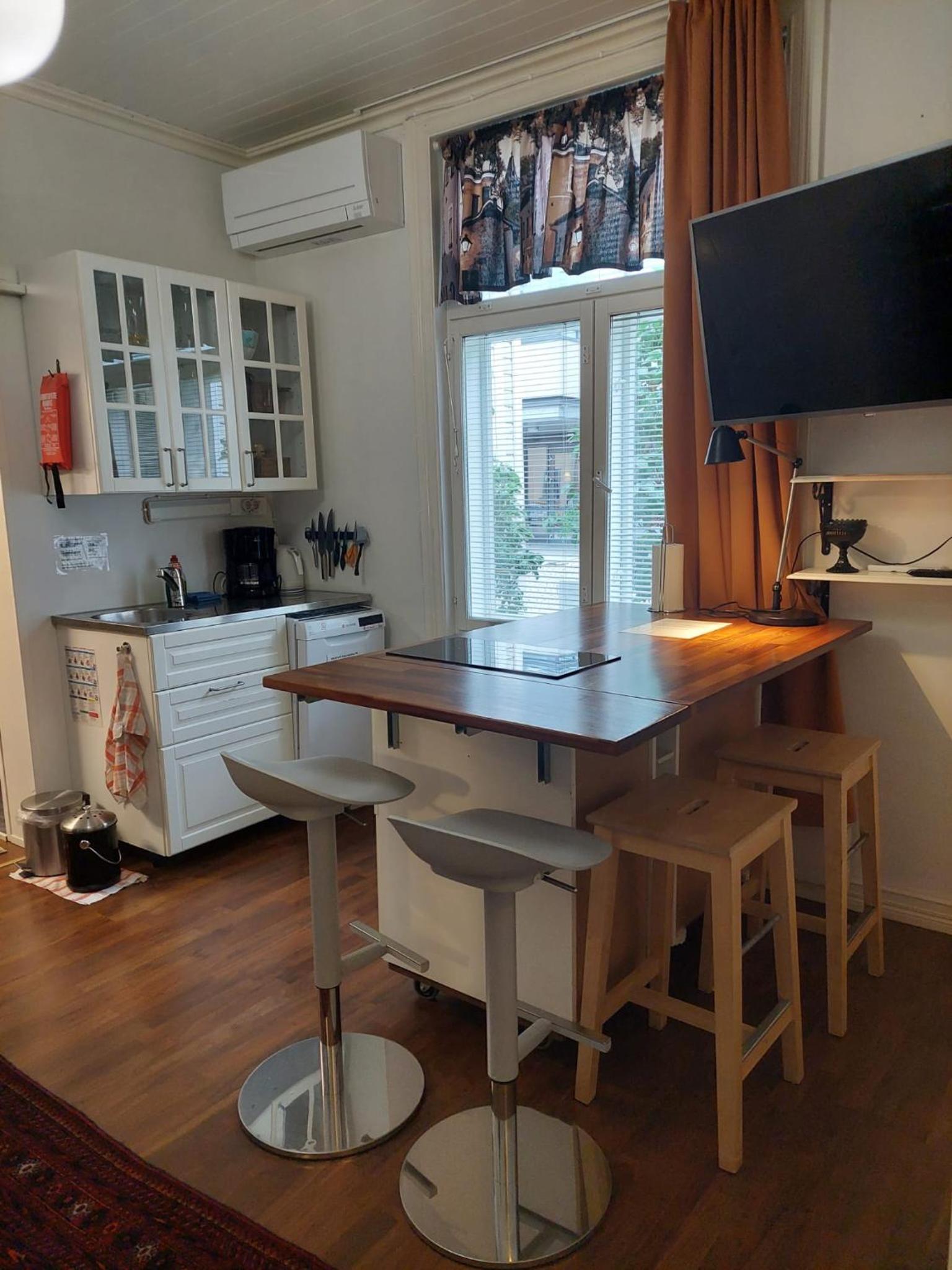 Hotel Remontoitu asunto vanhassa talossa - Renovated apartment at the heart of Turku - Image 1