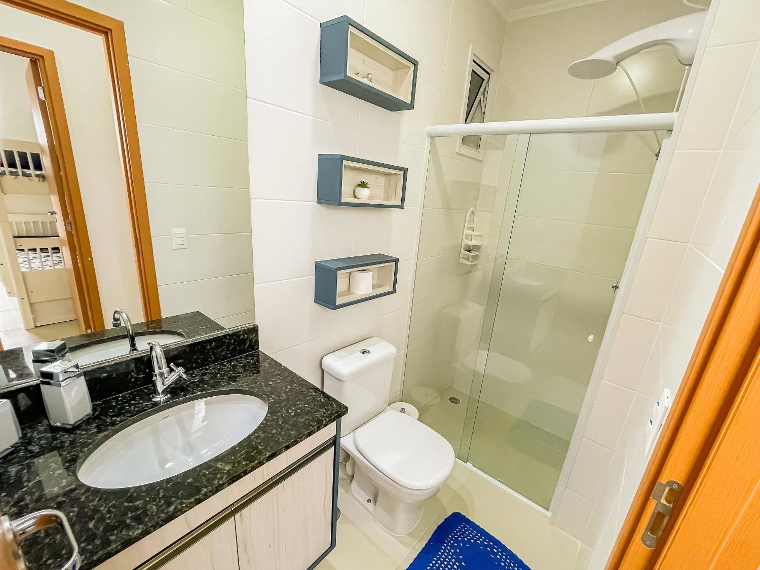 Apartamentos 300m Praia das Toninhas - vista para a serra do mar