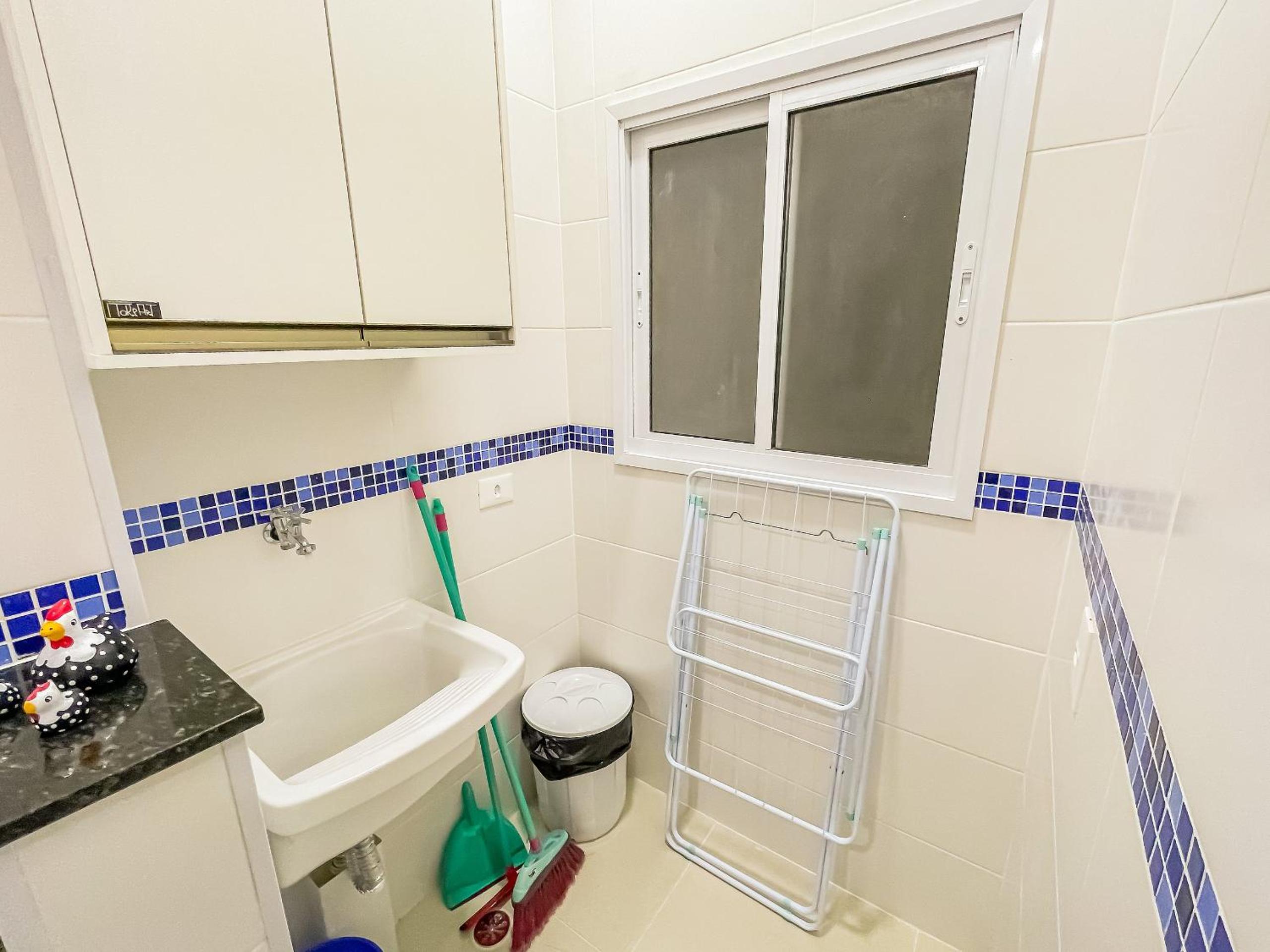 Apartamentos 300m Praia das Toninhas - vista para a serra do mar