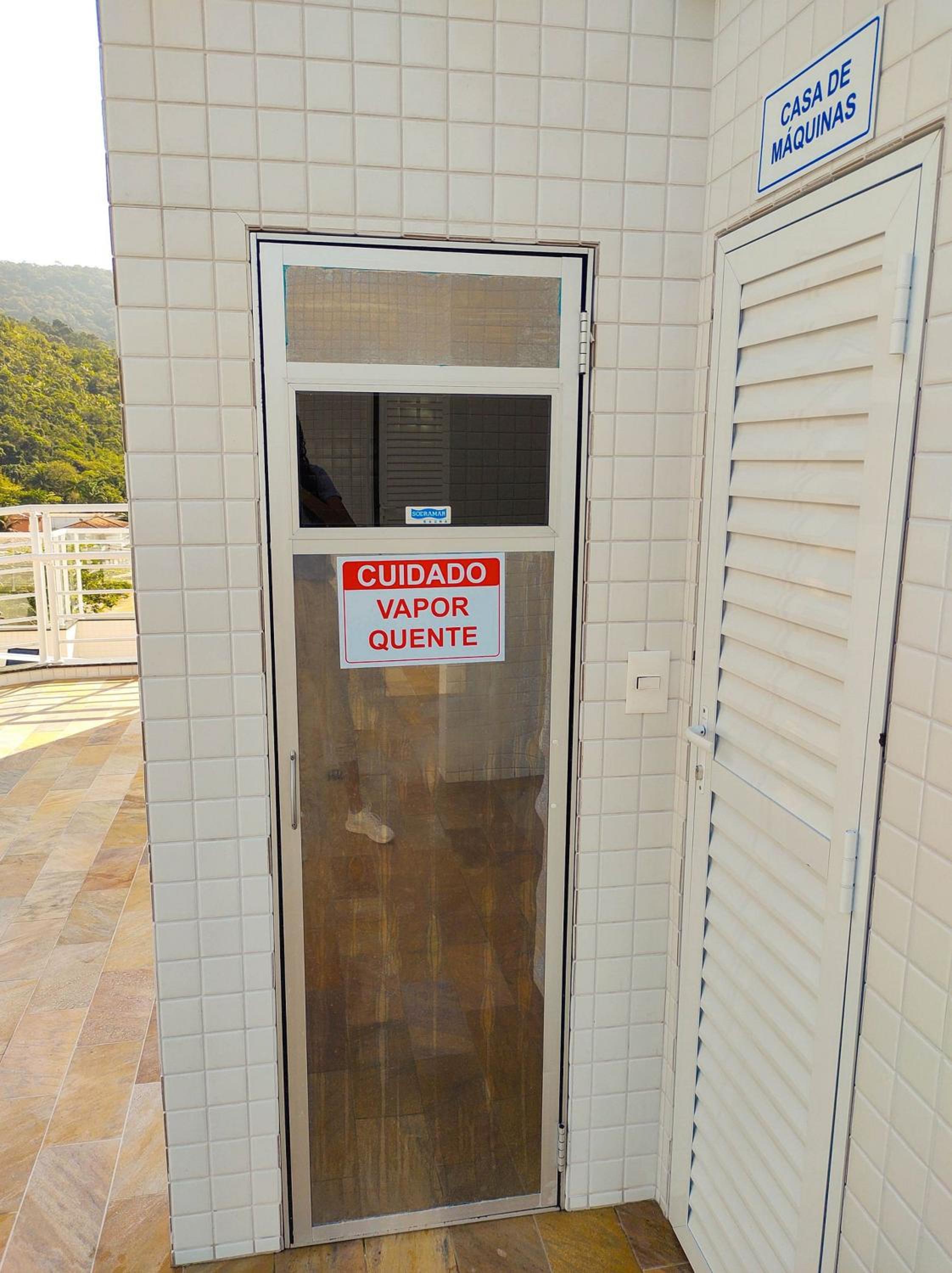 Apartamentos 300m Praia das Toninhas - vista para a serra do mar