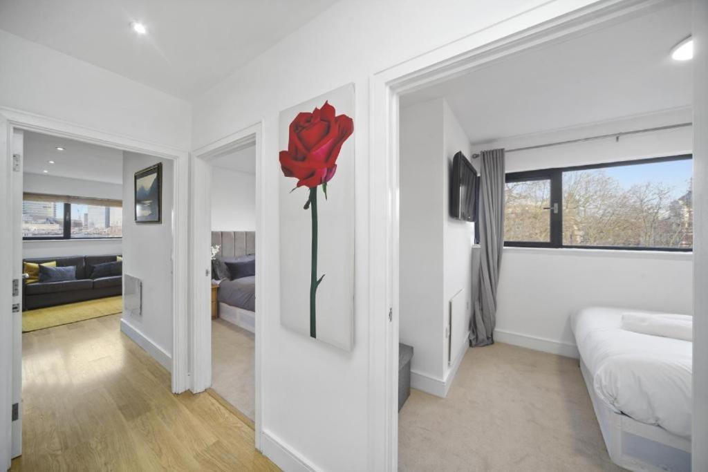 Modern 2-Bedroom, 2-Bath Apartment in Tower Bridge & London Bridge - Unbeatable Location & Transport Links