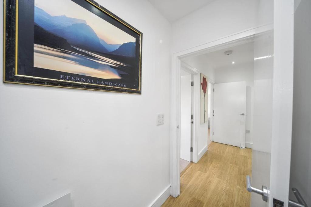 Modern 2-Bedroom, 2-Bath Apartment in Tower Bridge & London Bridge - Unbeatable Location & Transport Links