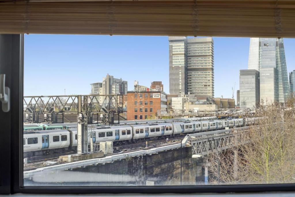 Modern 2-Bedroom, 2-Bath Apartment in Tower Bridge & London Bridge - Unbeatable Location & Transport Links