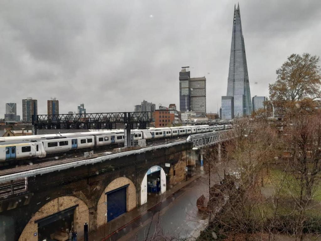 Modern 2-Bedroom, 2-Bath Apartment in Tower Bridge & London Bridge - Unbeatable Location & Transport Links