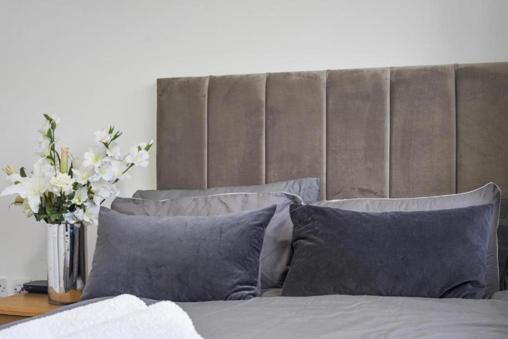 Modern 2-Bedroom, 2-Bath Apartment in Tower Bridge & London Bridge - Unbeatable Location & Transport Links