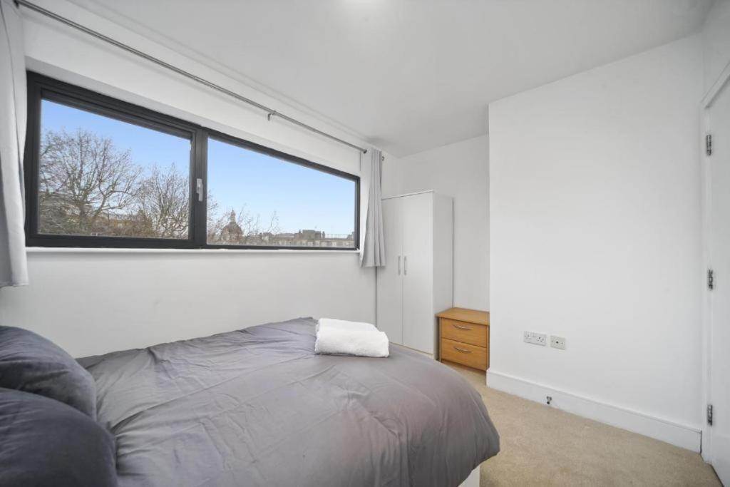 Modern 2-Bedroom, 2-Bath Apartment in Tower Bridge & London Bridge - Unbeatable Location & Transport Links