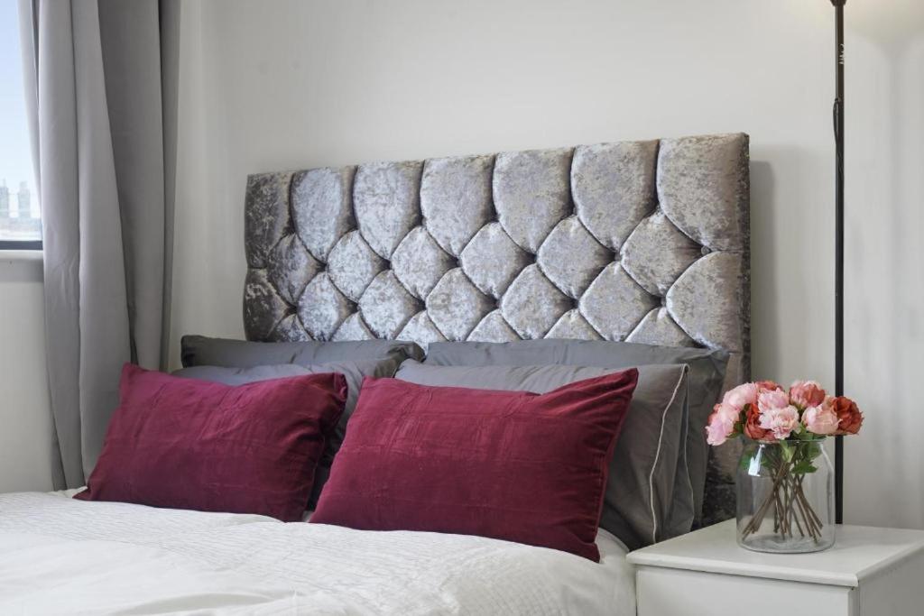 Modern 2-Bedroom, 2-Bath Apartment in Tower Bridge & London Bridge - Unbeatable Location & Transport Links